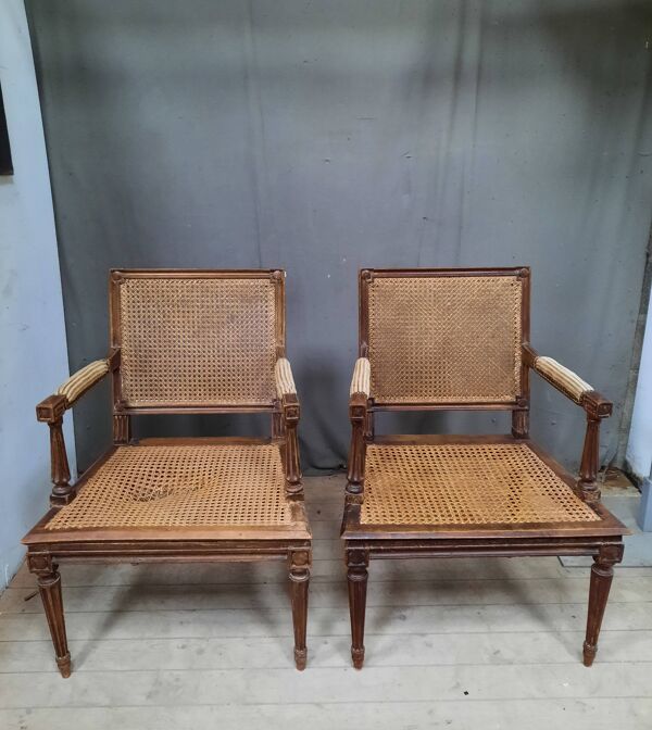 Paire de fauteuils canné de style Louis XVI