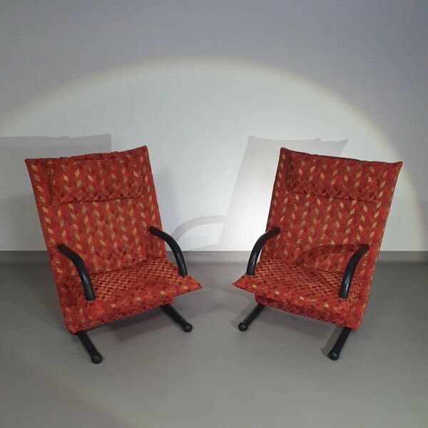 2 fauteuils par Burkhard Vogtherr. Fabriqué par Arflex en Italie. Cette « T-Line » post-moderne