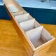 Grande ancienne boîte à cruches en bois