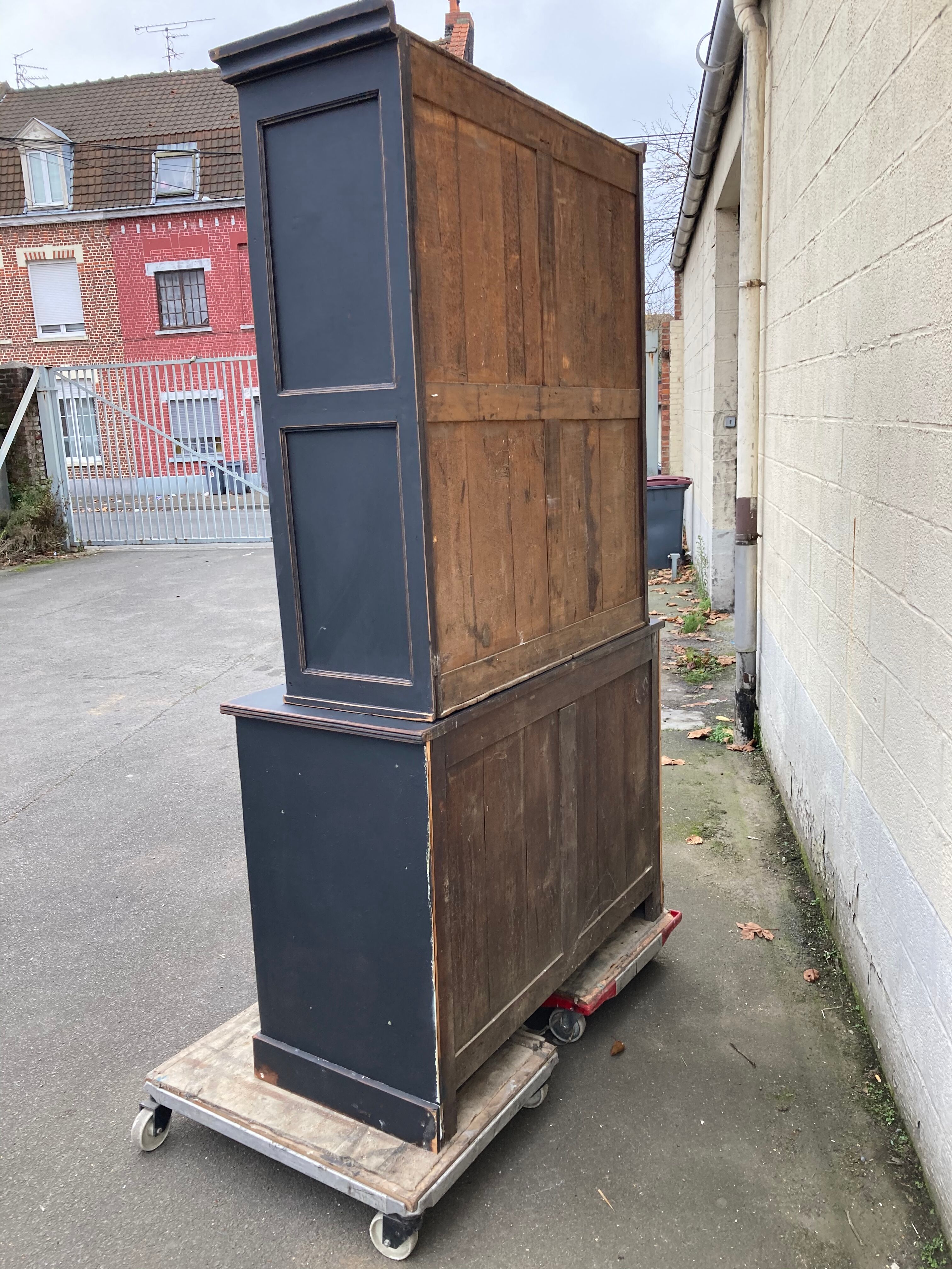 Meuble six tiroirs avec porte graver