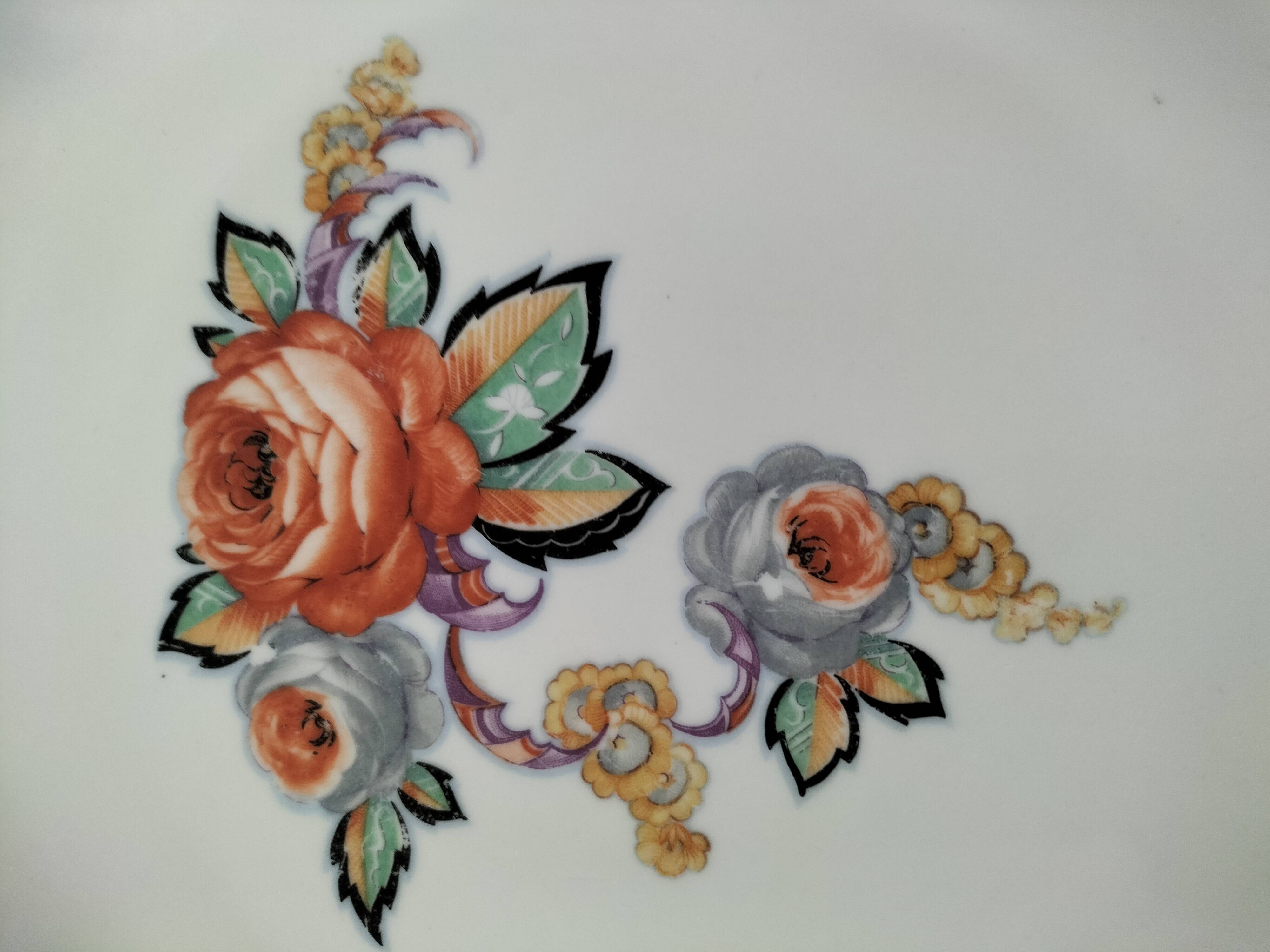 Porcelain dish with Japanese floral decoration – circa 1920