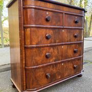 Victorian English commode in solid mahogany wood, 1930.
