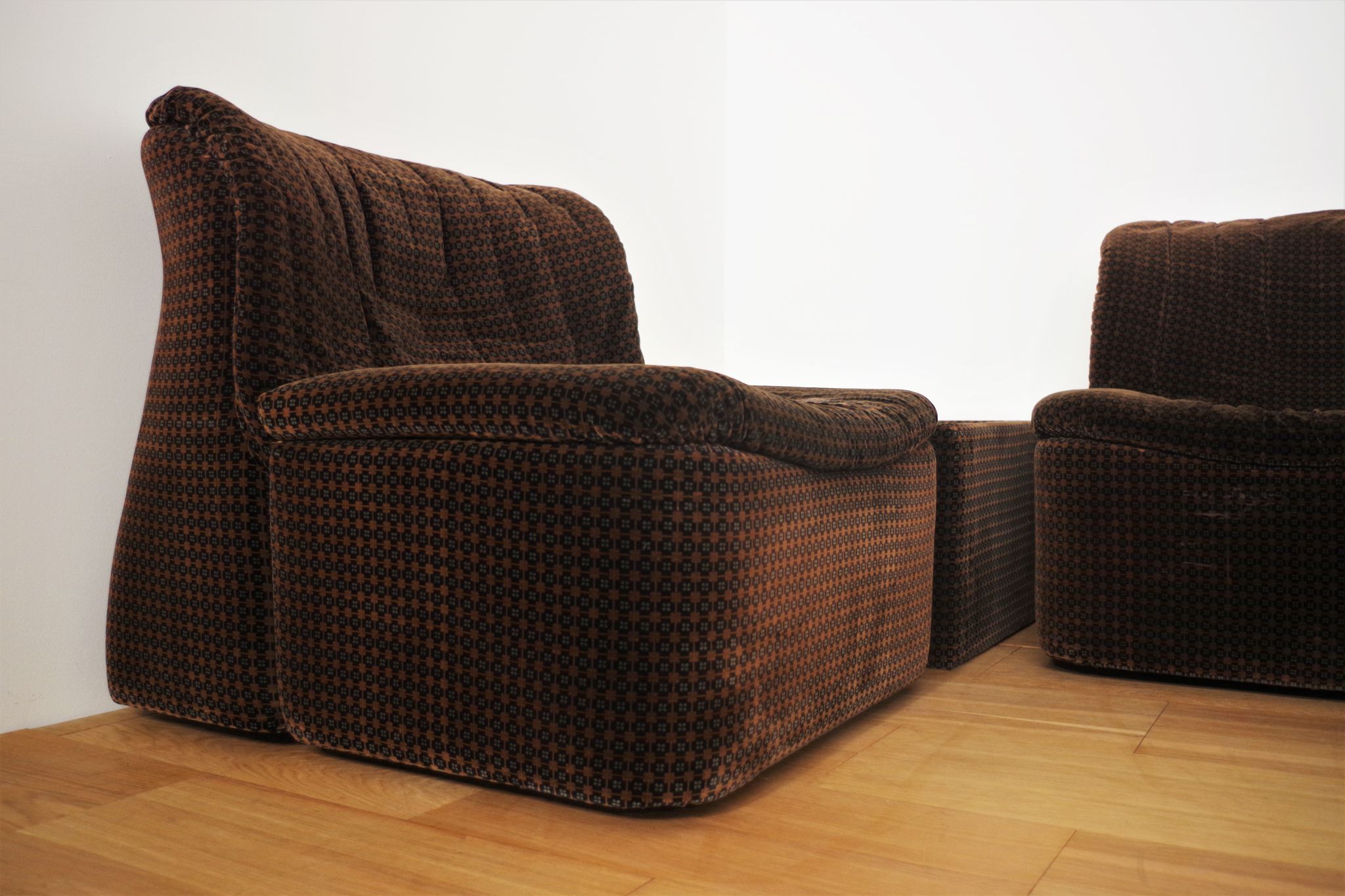 Armchairs Emmetre with Table by Guido Fareschini for Mariani, 1970s, Set of 4