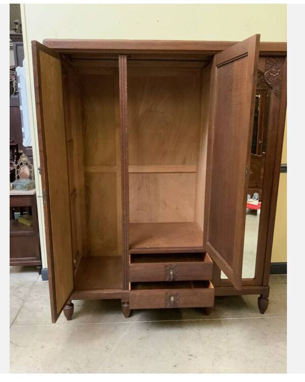 Armoire en bois sculpté, 2 miroirs, vers 1925