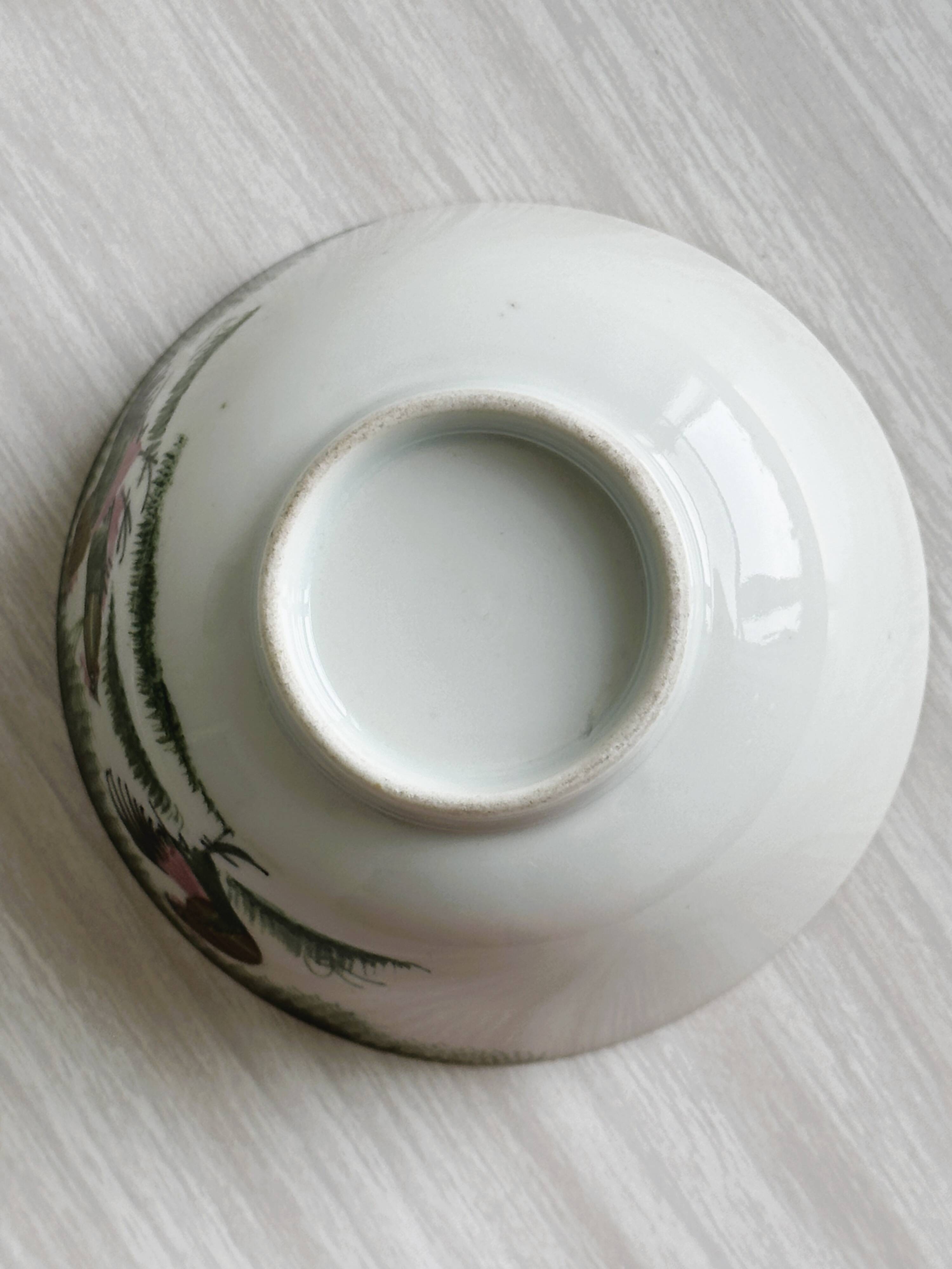 Porcelain bowl with rooster motif