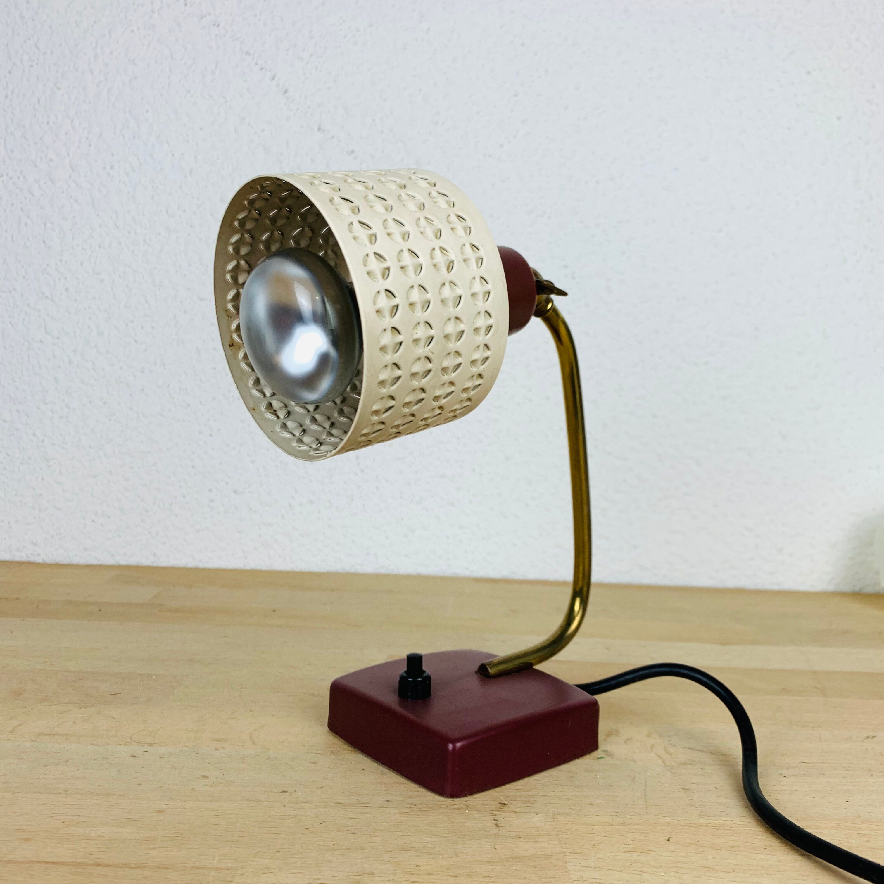 Lamp cocotte years 50red perforated metal