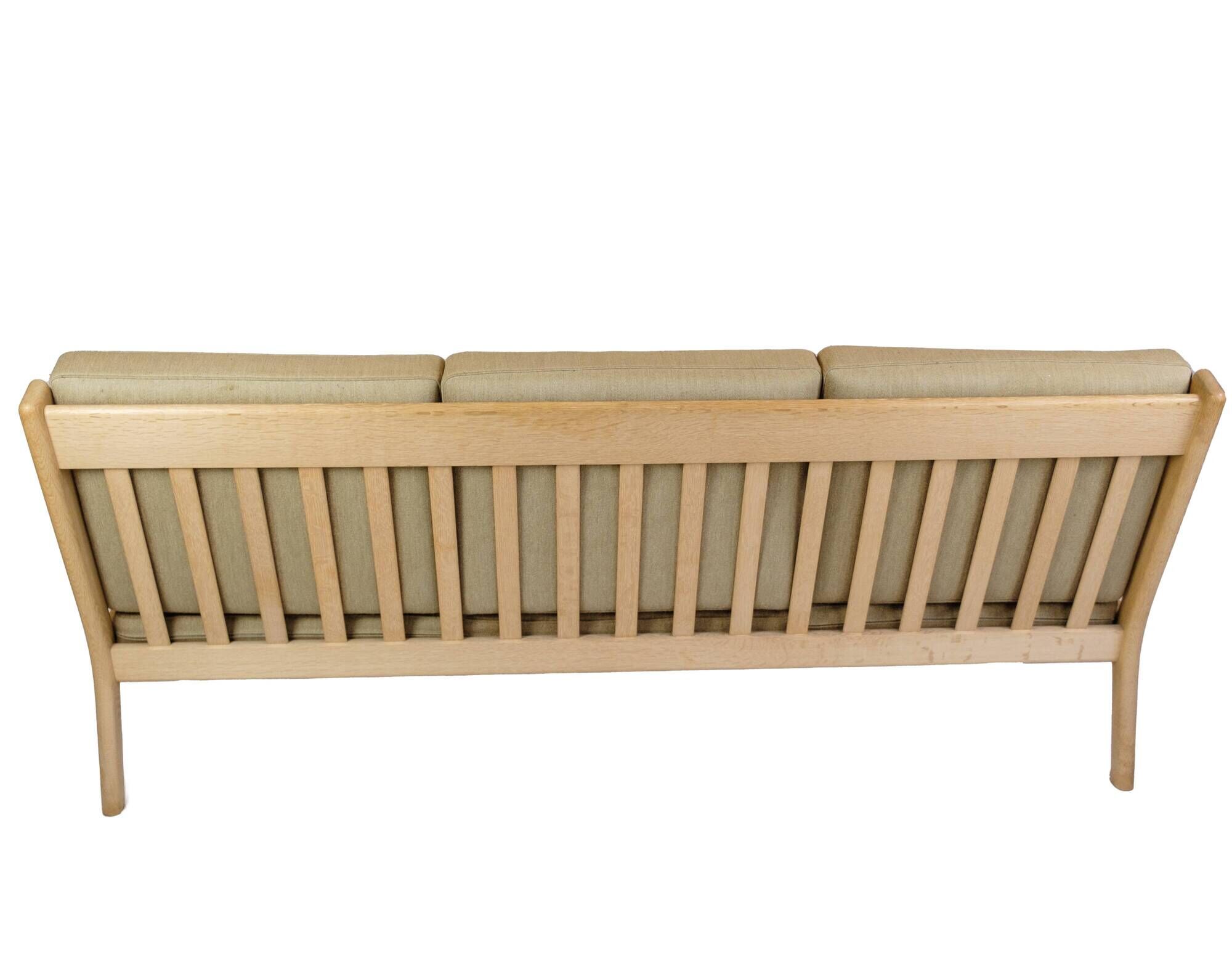 3-Person Sofa Model GE265/3 Made In Oak By Hans J. Wegner For Getama From 1960s