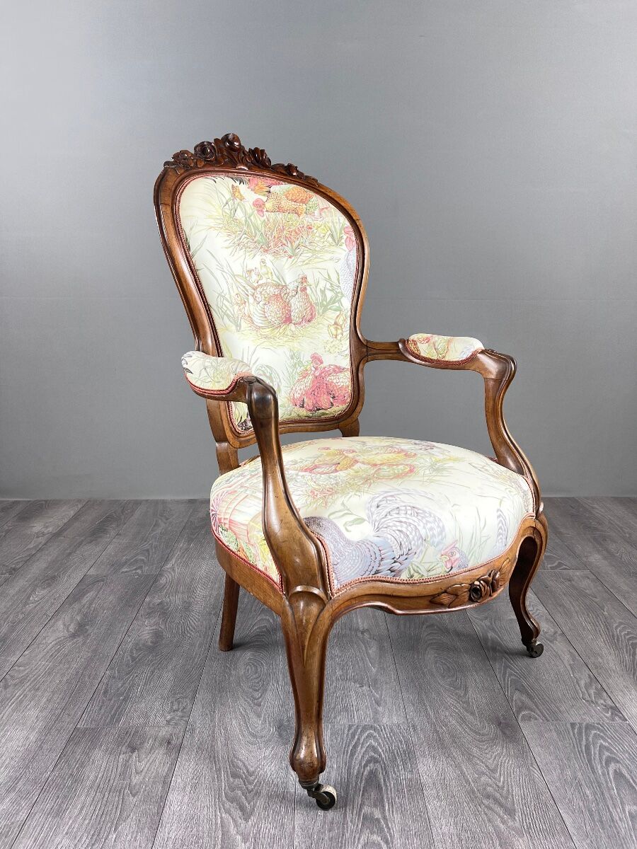 Fauteuil ancien en bois sculpté, époque Napoléon III, XIXe Siècle