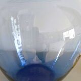 Vase en verre bleu