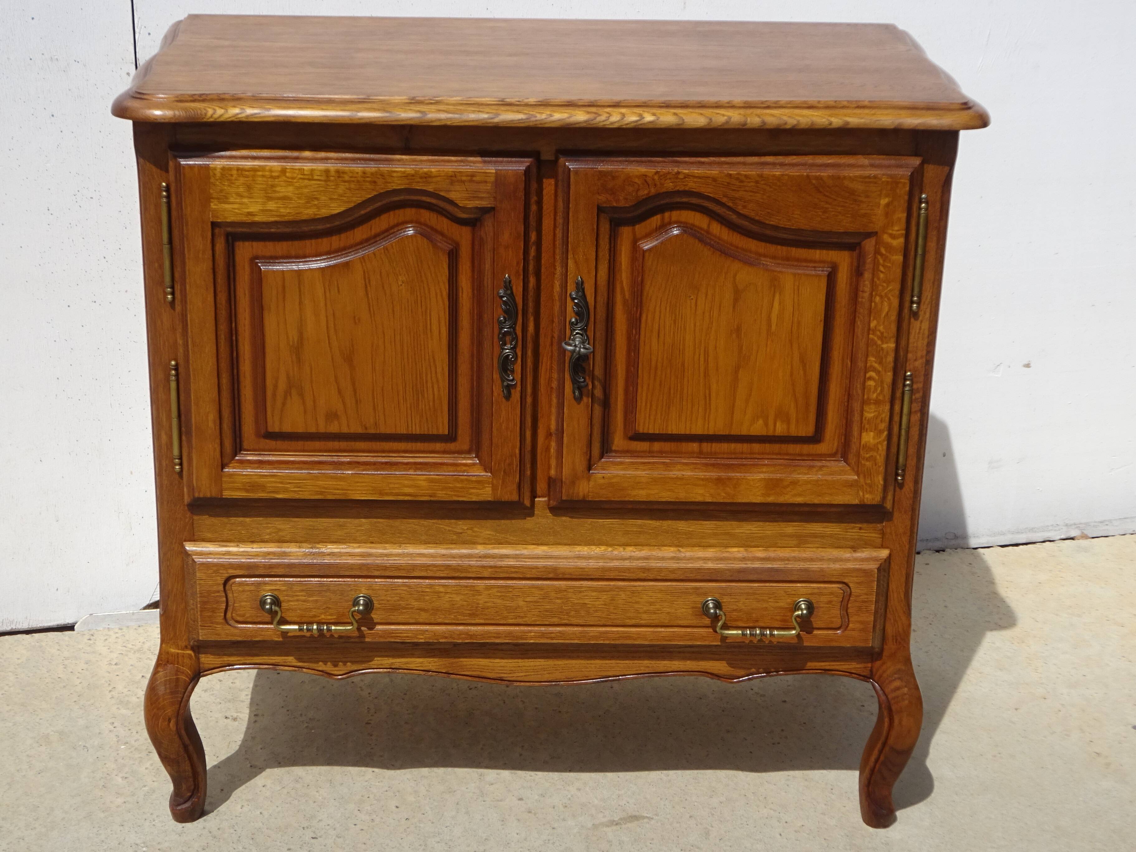 Small oak sideboard, rotating tray