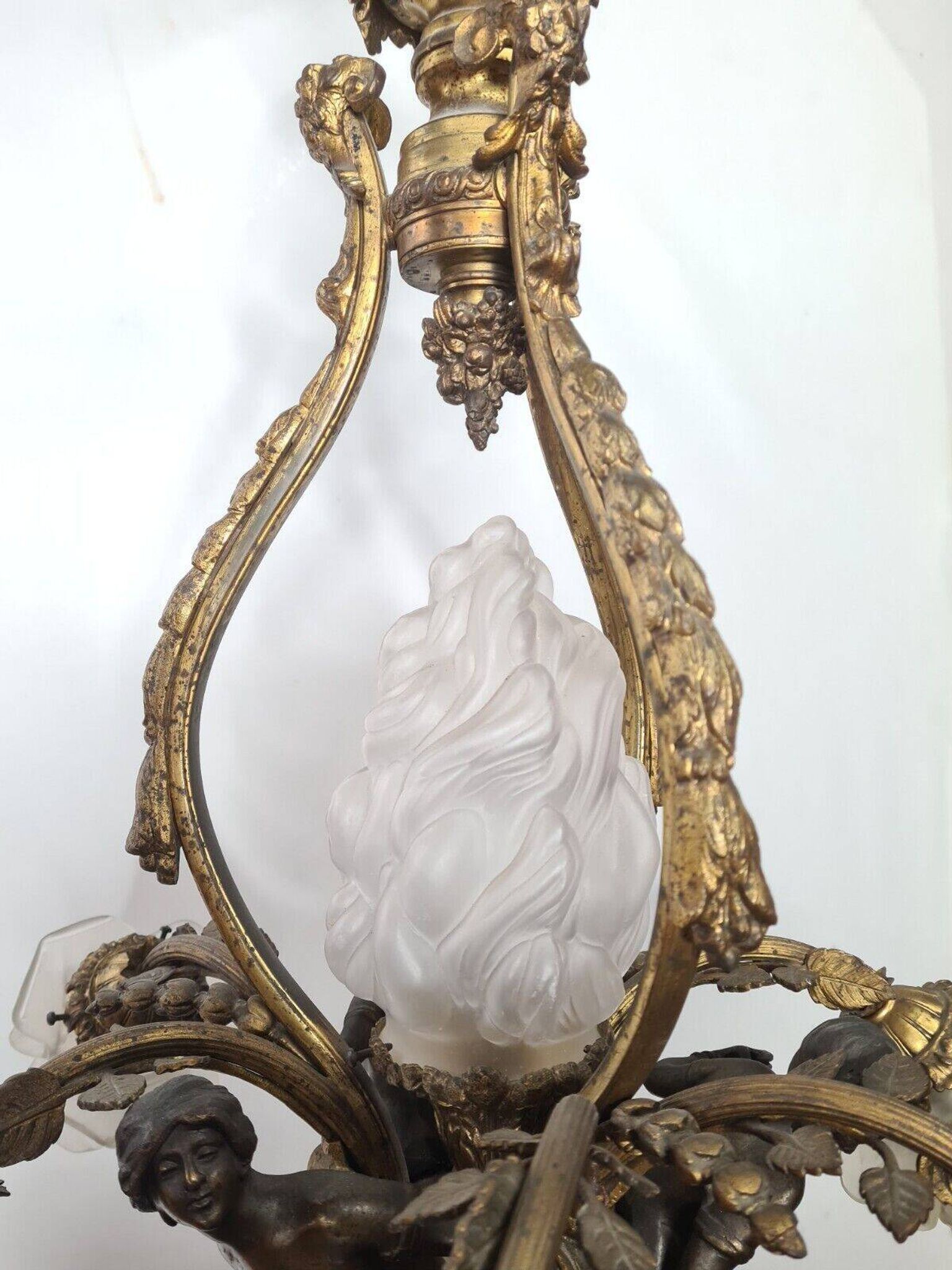 LOUIS XV style chandelier in gilded and patinated bronze with draped women