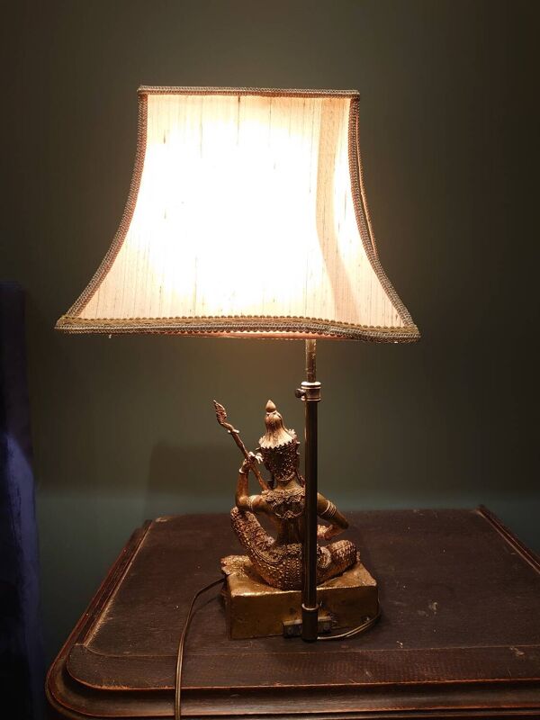 Lampe de table asiatique en bronze dorée