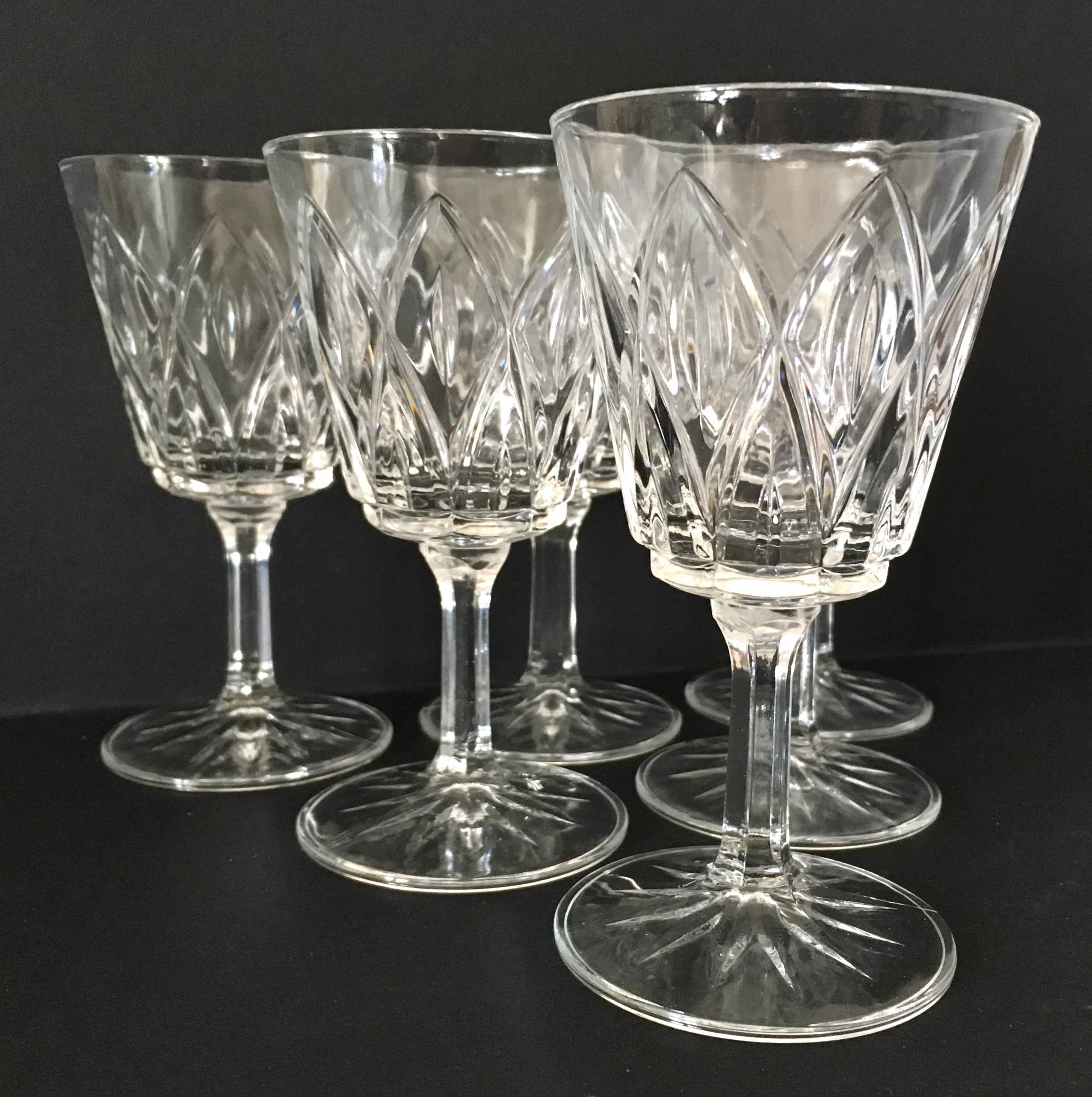 Set of 6 vintage wine glasses