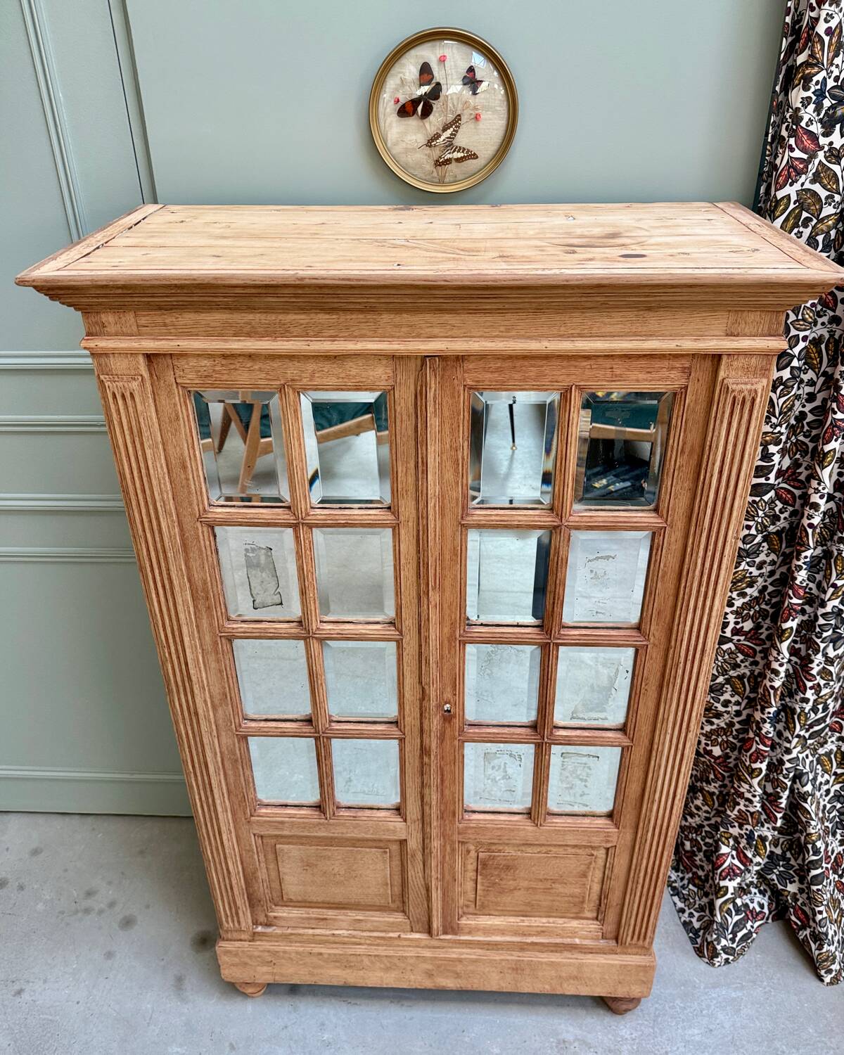 Glass cabinet (renovated)