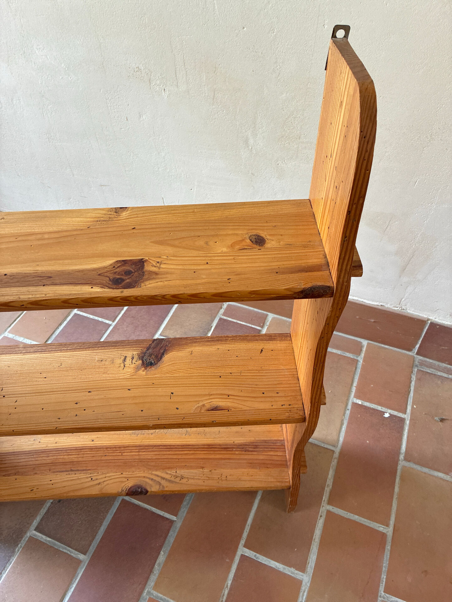 Provençal pine shelf
