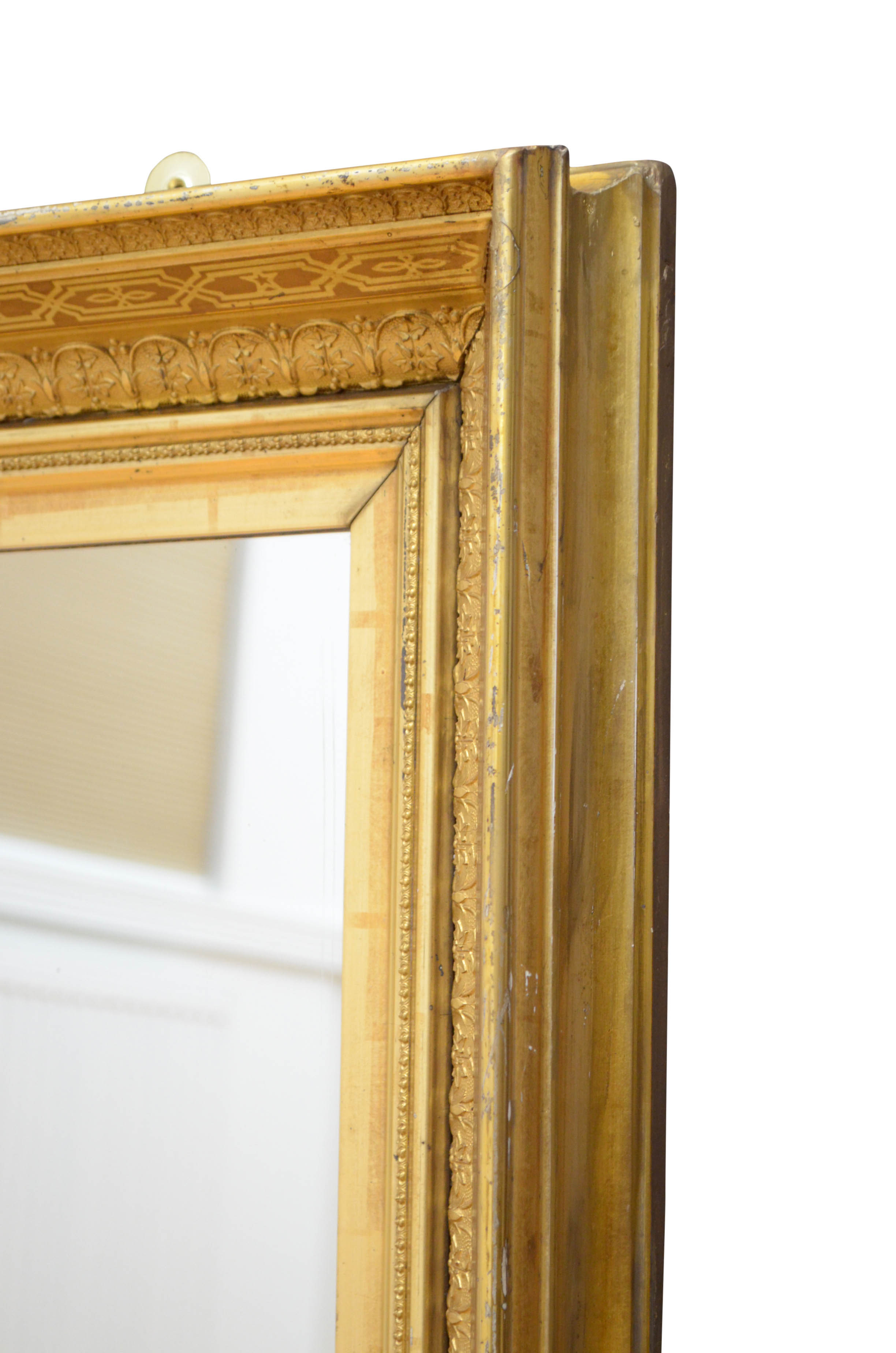 Miroir mural en bois doré français - 86x105cm