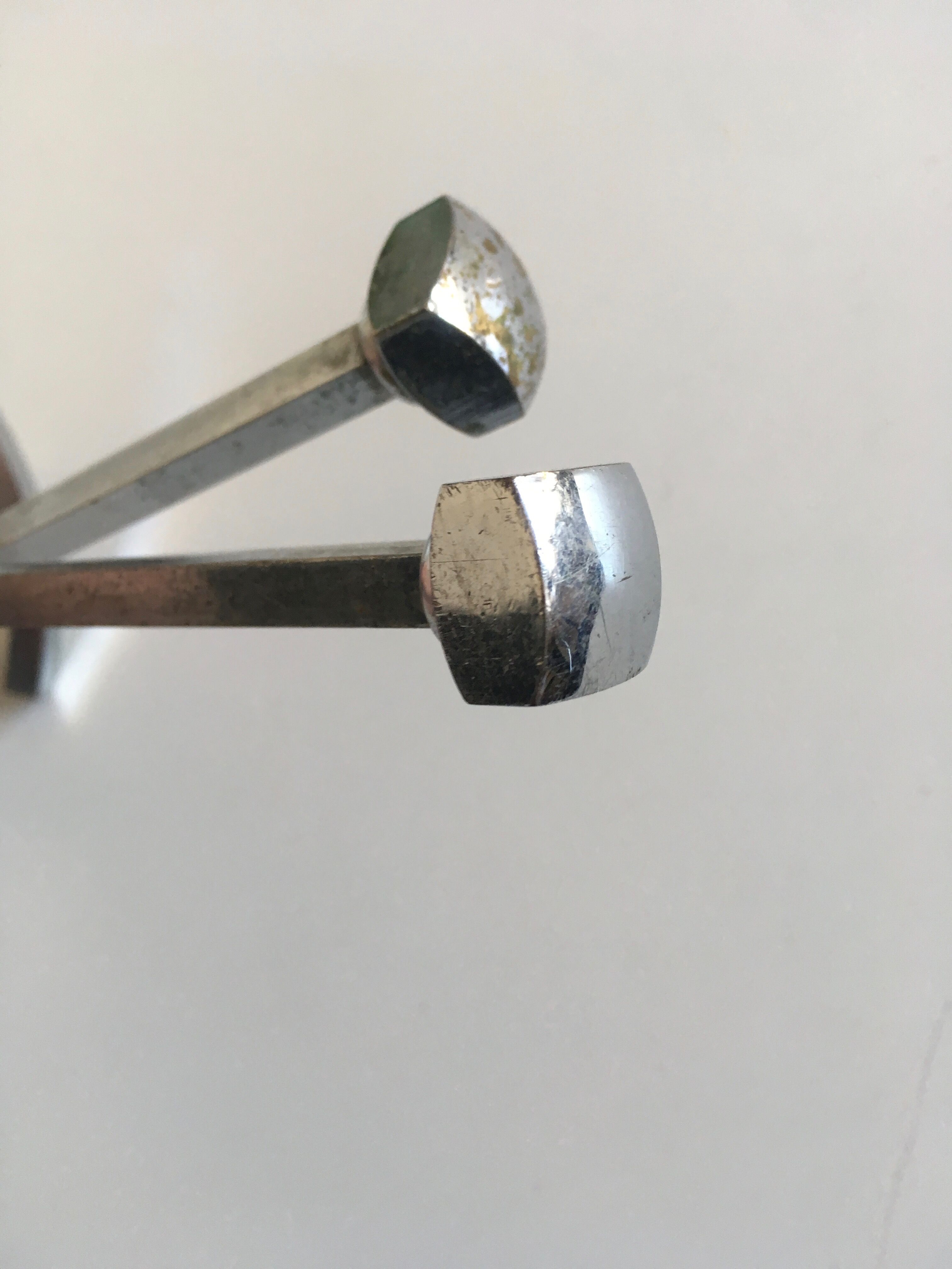 Paire de patères chromées 60