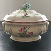 Vegetable dish with floral decoration