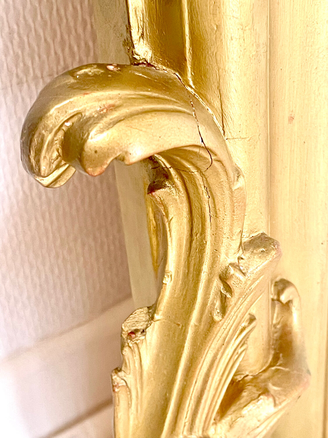 Large gold mirror in Louis XV style - 130 x 90 cm