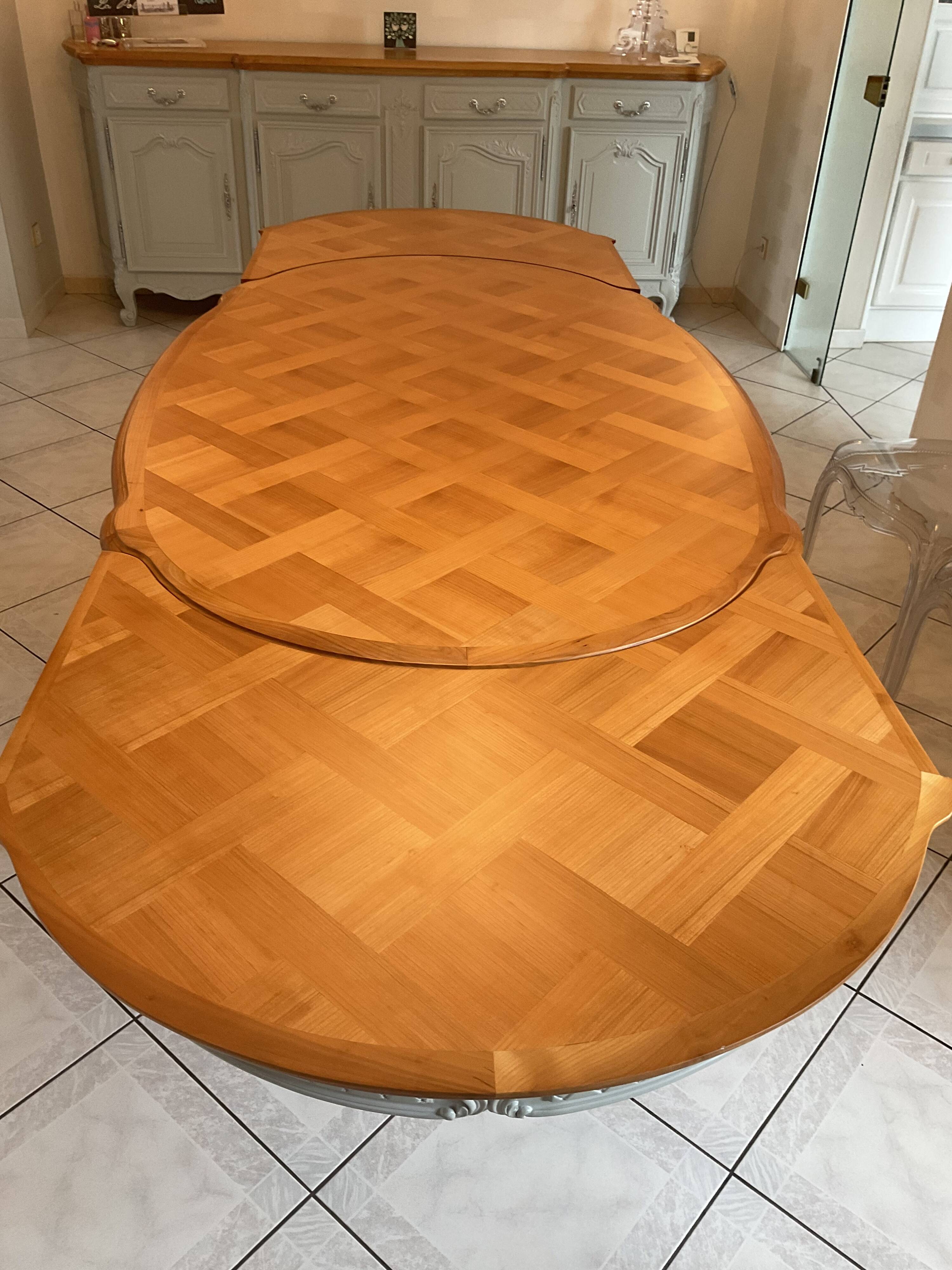 Oval Louis XV table in solid cherry wood, patinated in Gustavian grey.
