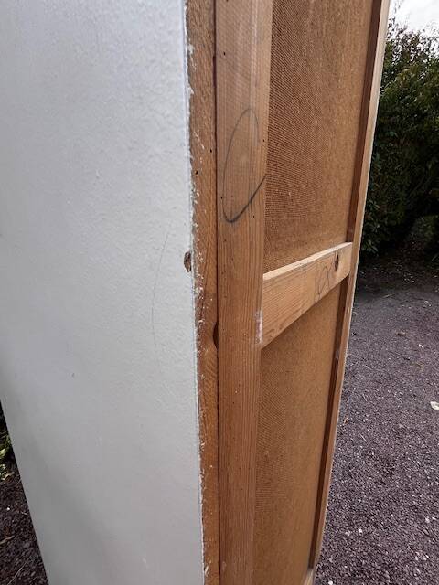 White 2-door bonnet cabinet