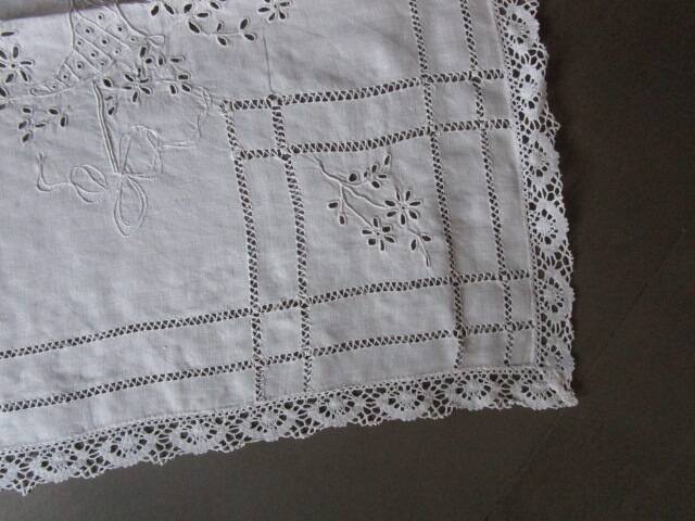 Antique embroidered table centerpiece/placemat 45 cm x 45 cm