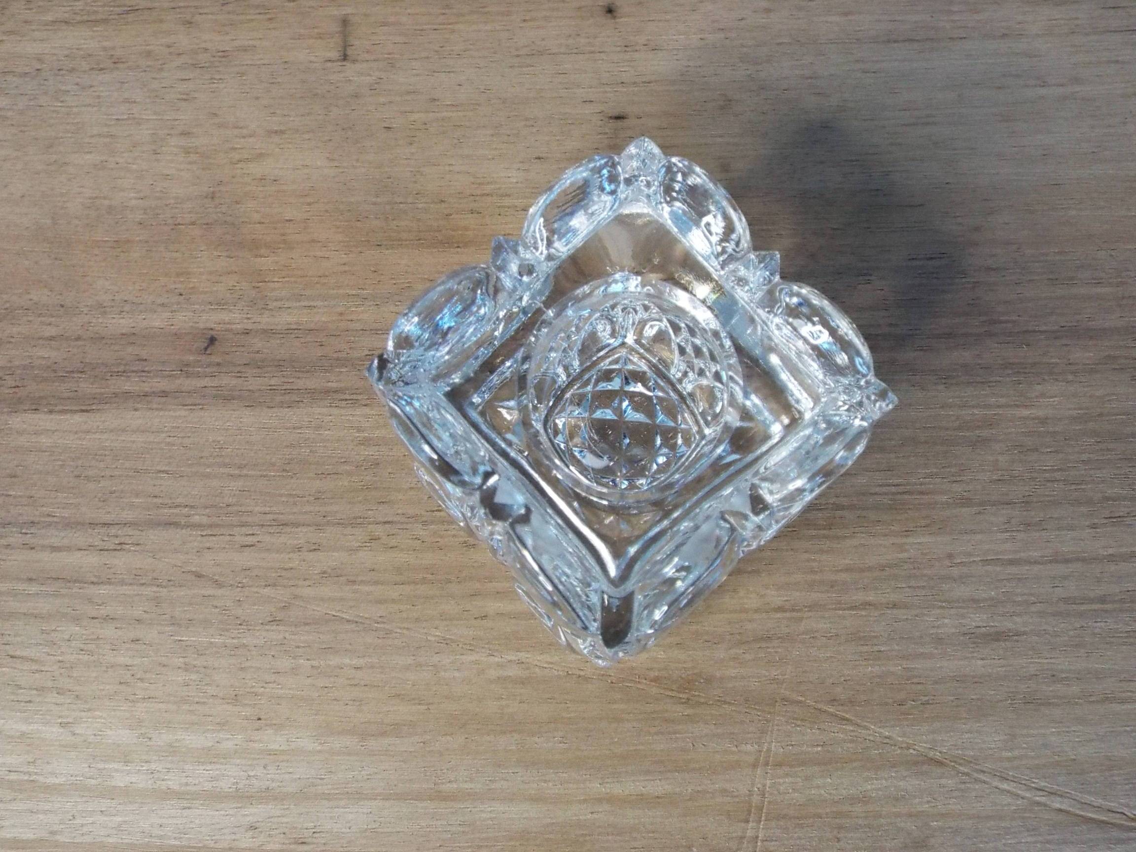 4 bougeoirs en verre ciselé