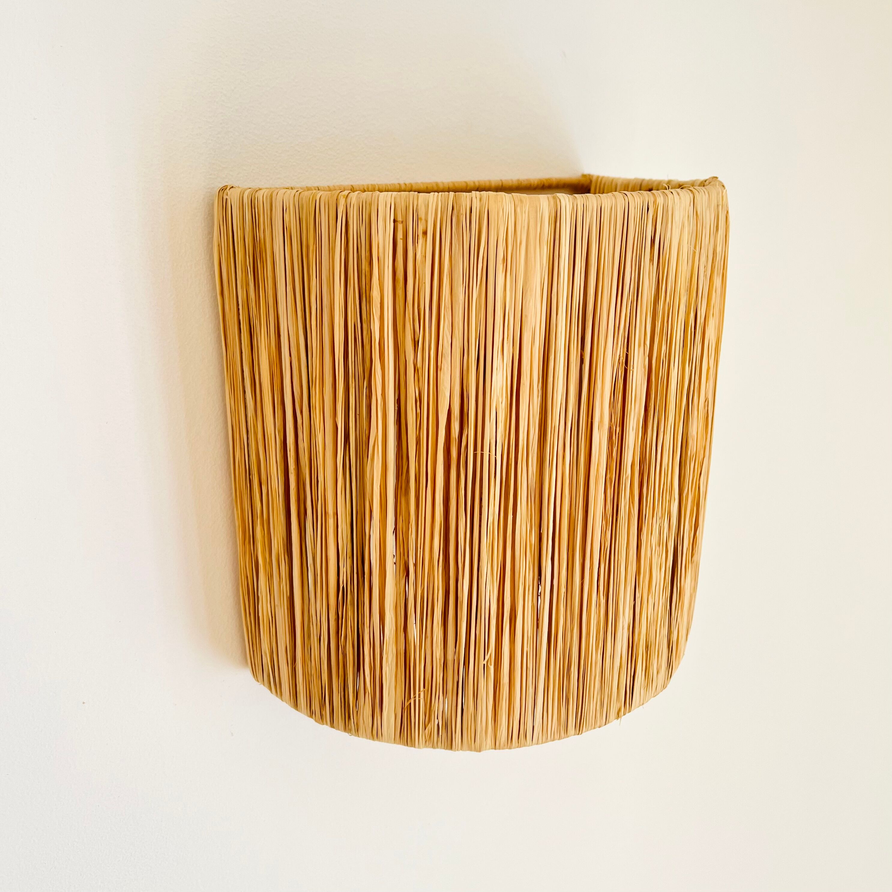Raffia wall lamp