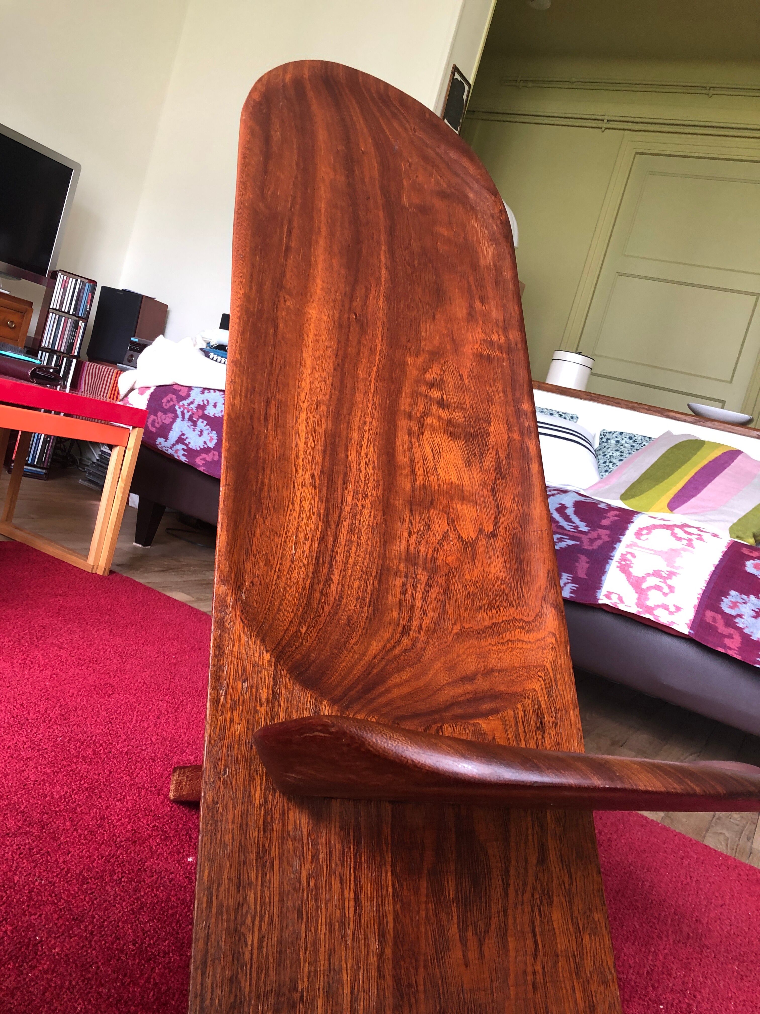 Fauteuil à palabre en bois d'irokonon sculpté