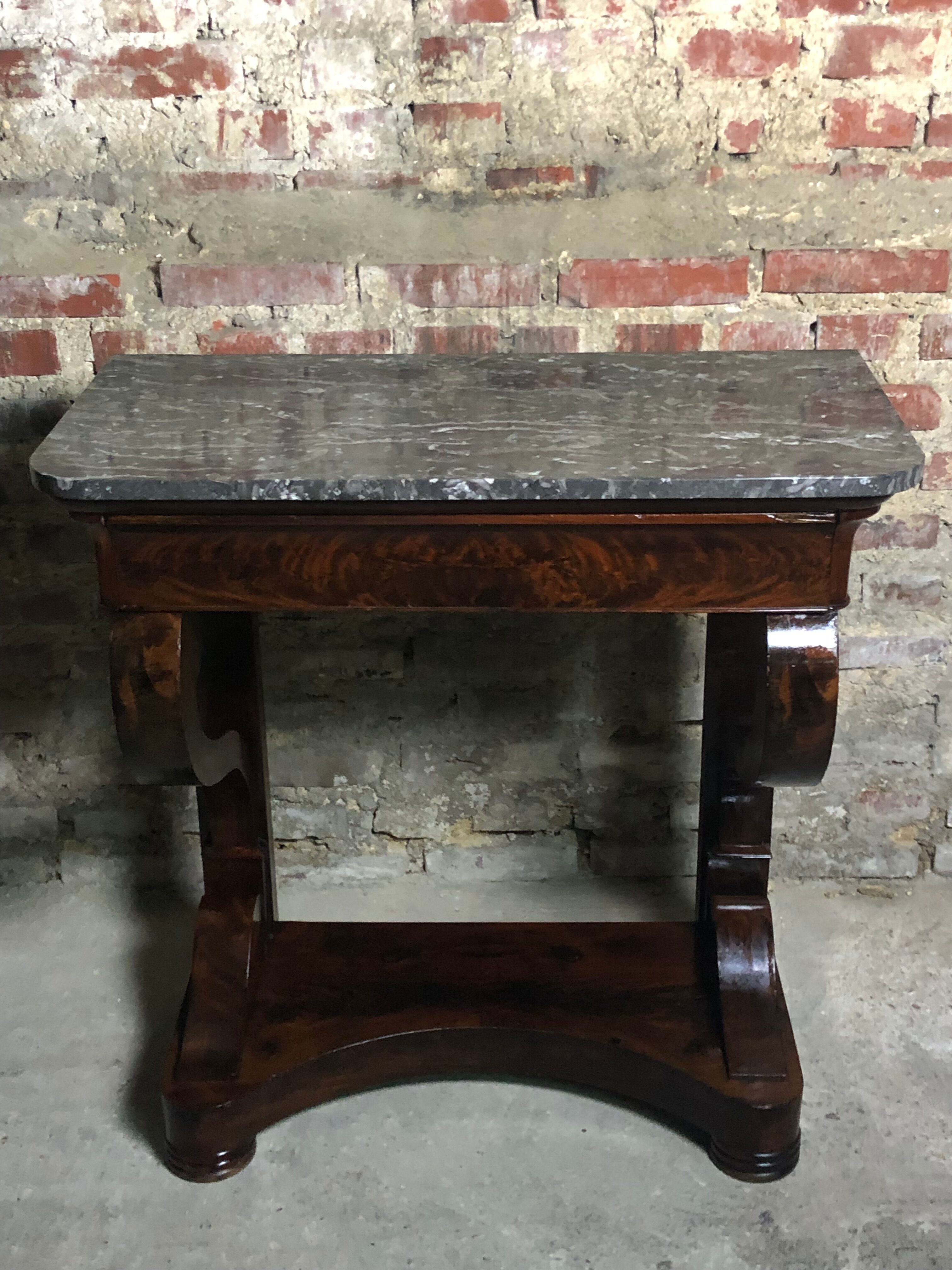 Console era restoration in mahogany veneer with St. Anne marble top.