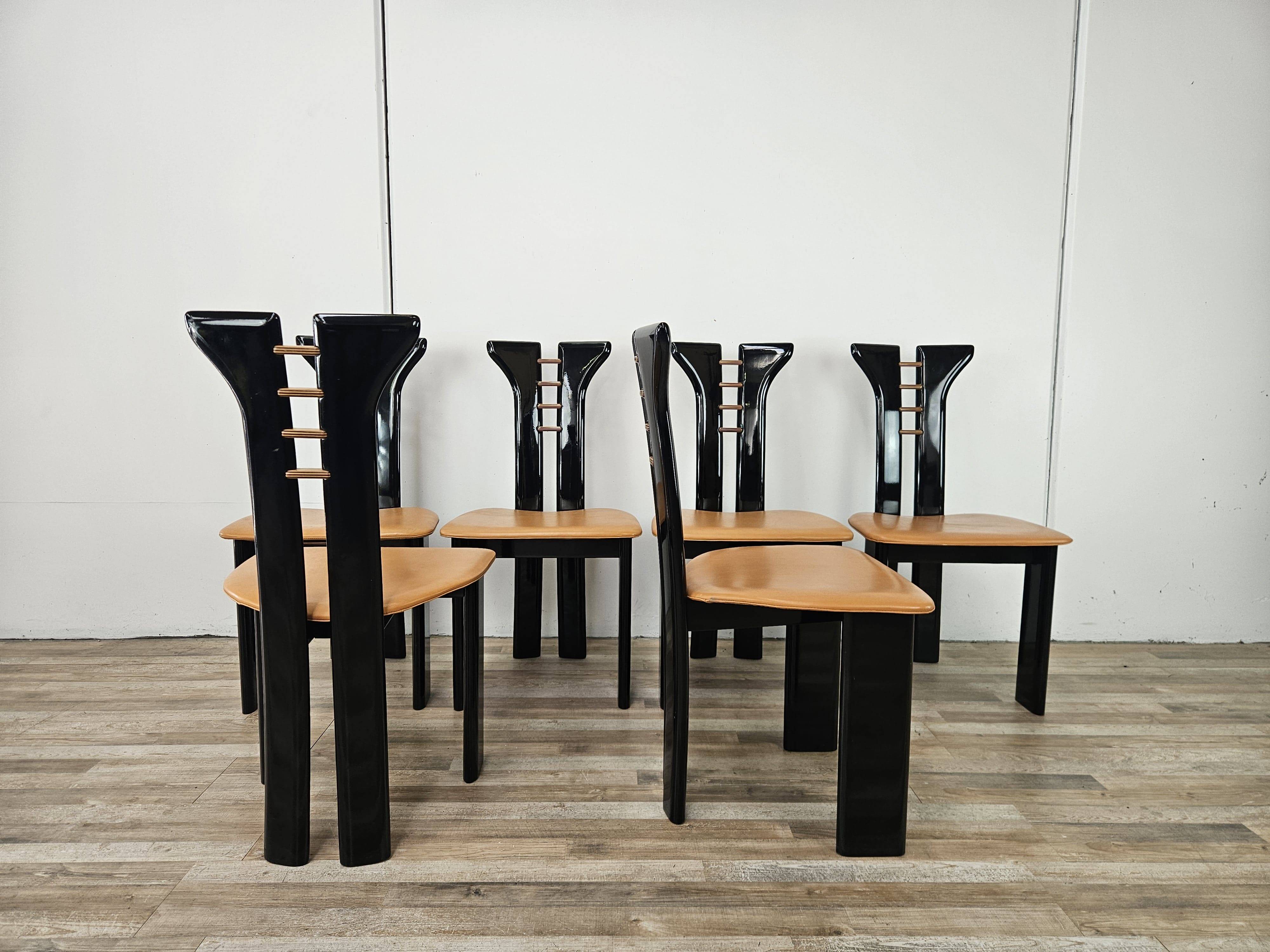 Ensemble de 6 chaises Pierre Cardin en bois laqué noir, 1970