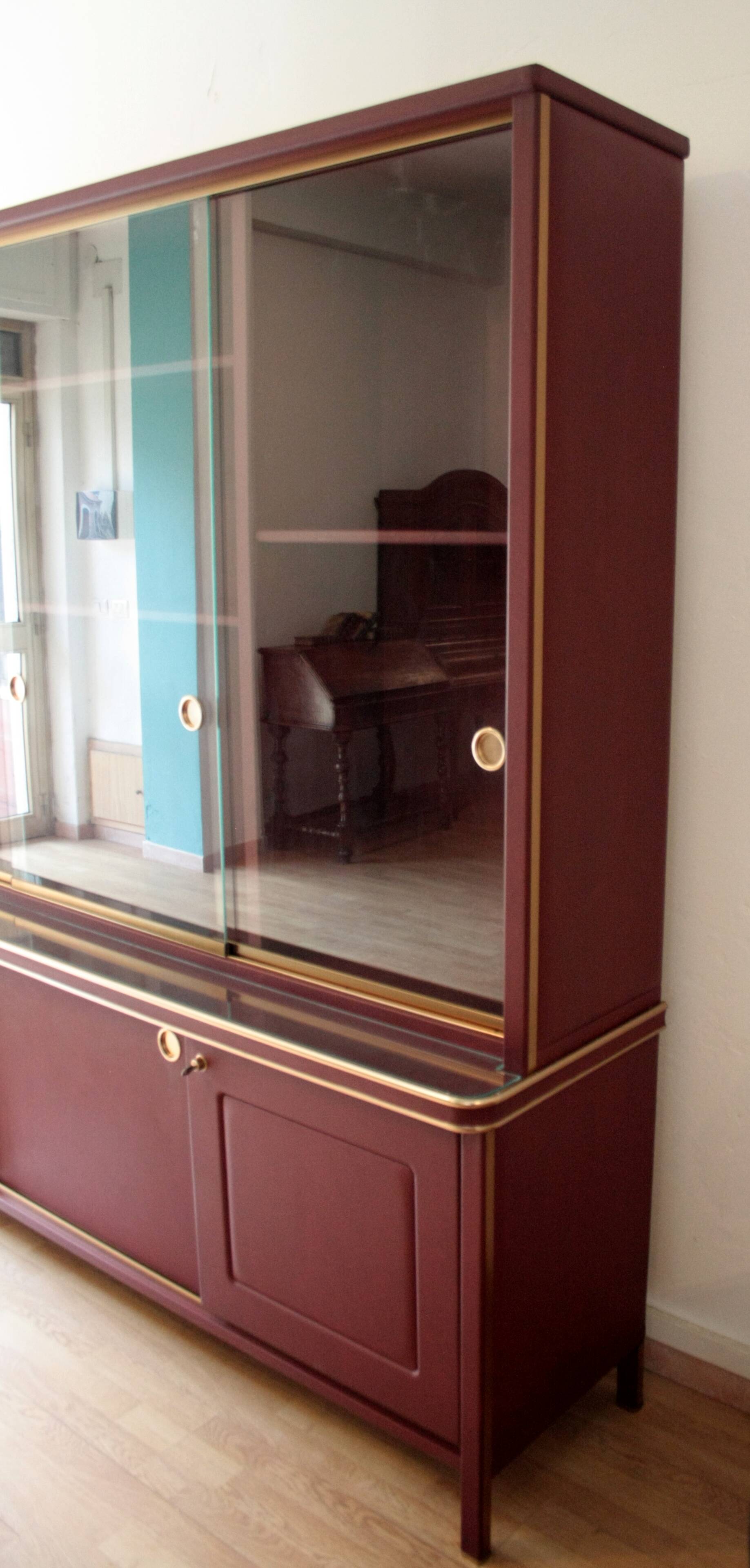 Crédence ou bibliothèque à deux sections recouverte de similicuir couleur Bordeaux