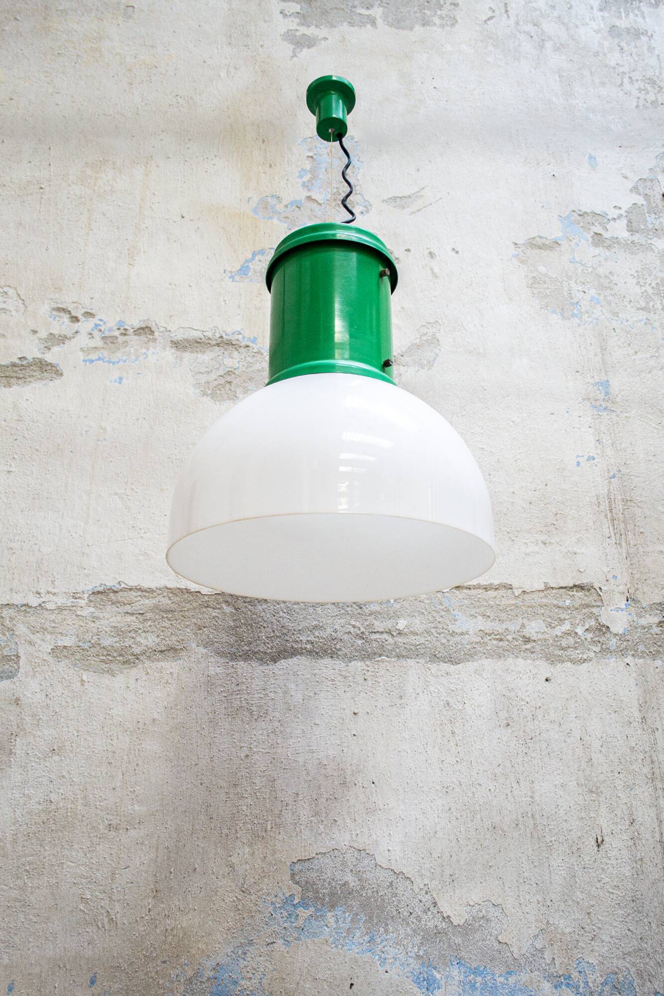 Lampadario industriale in metallo e plexiglass, anni '70