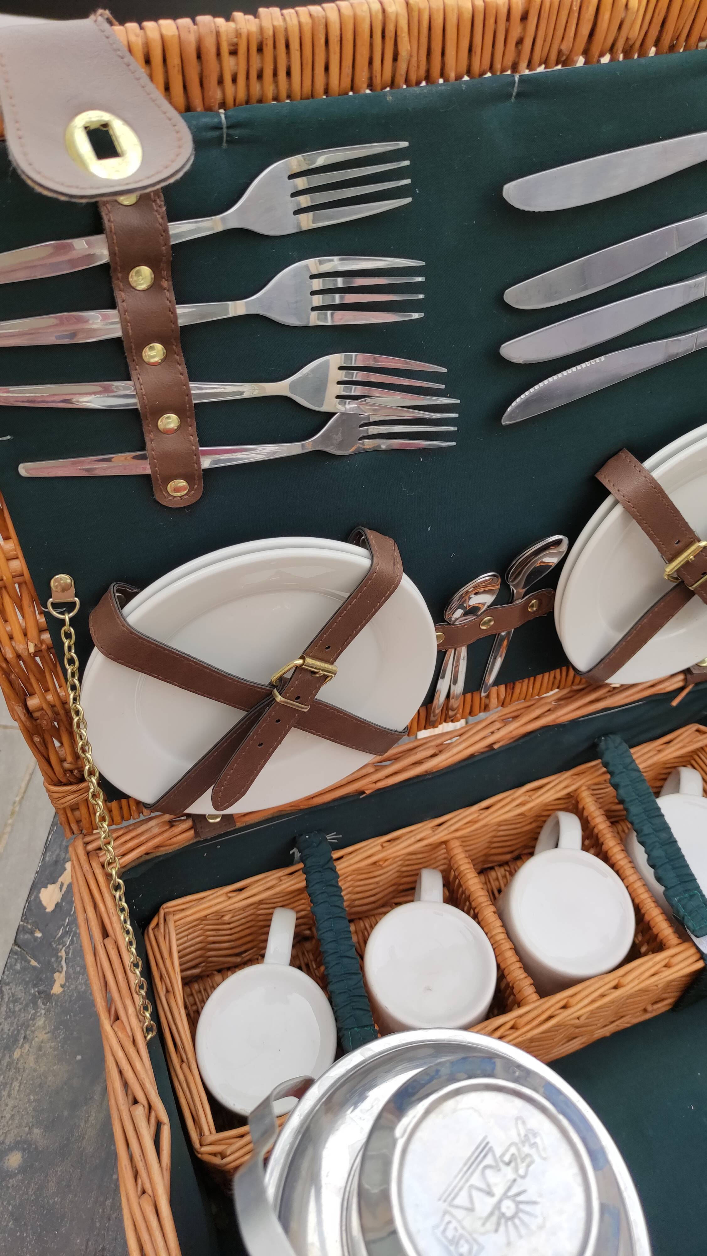 Picnic basket with white porcelain crockery