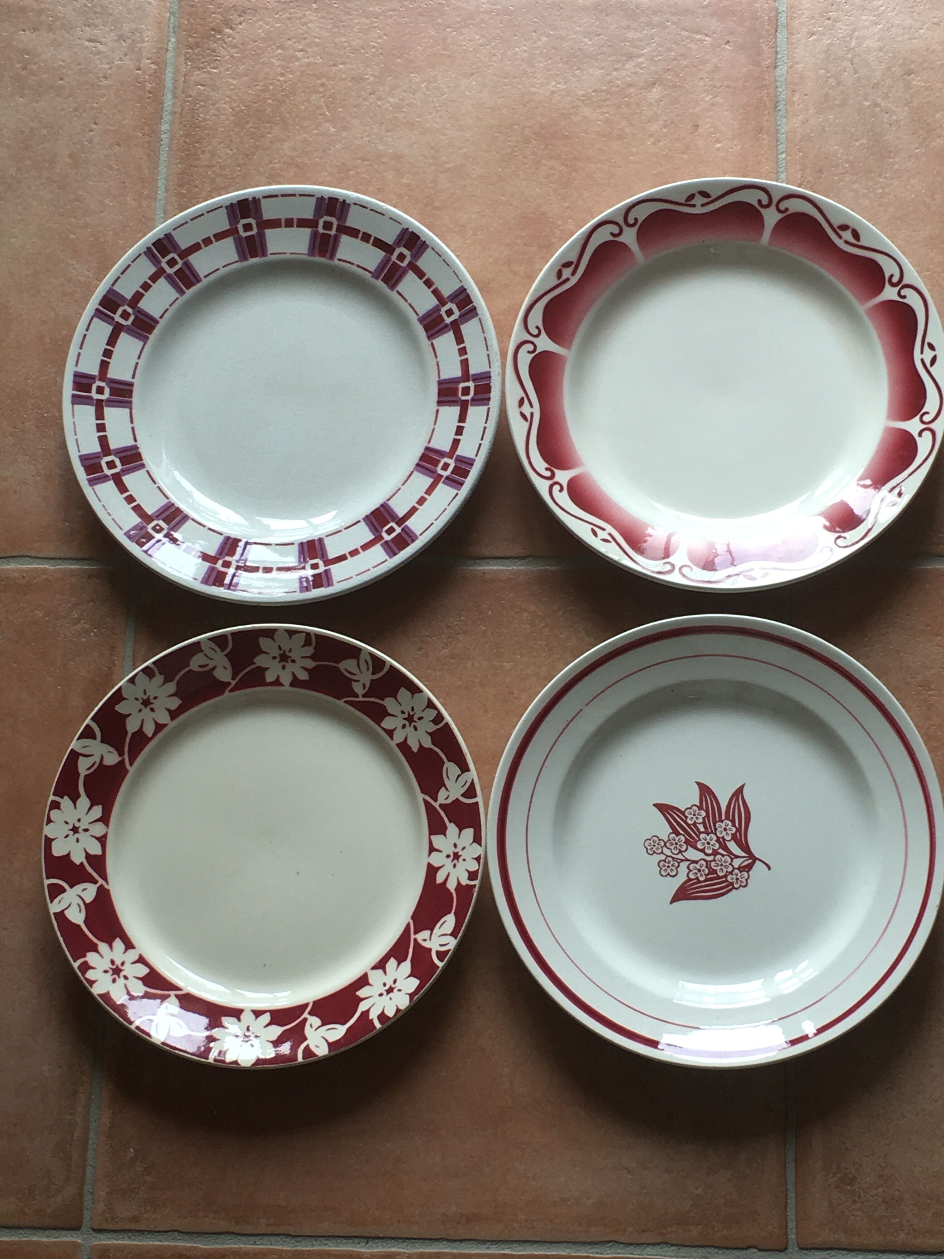 4 different plate plates on earthenware