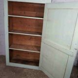 Armoire garde manger vert amande patinée