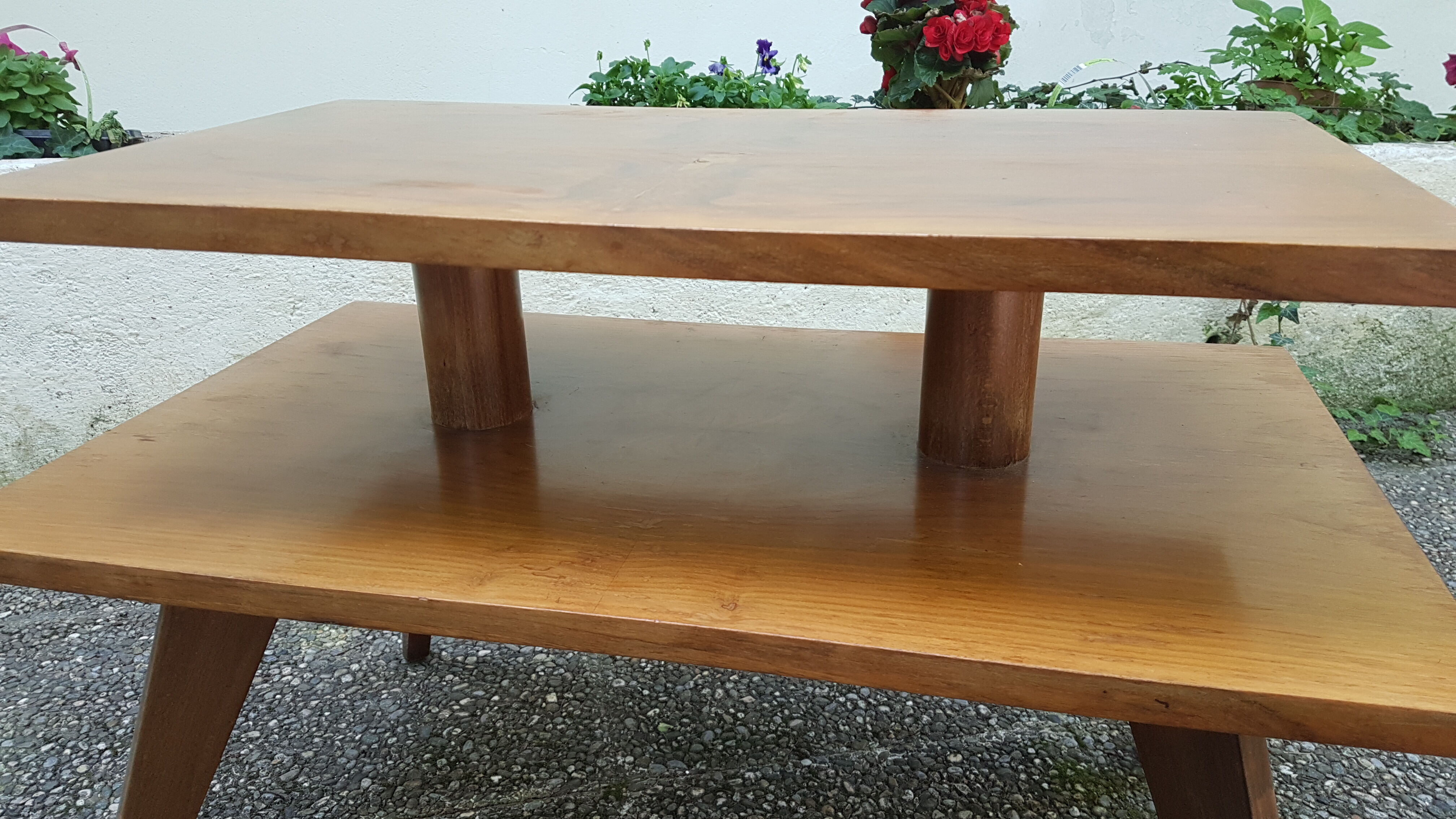 Table low legs compass double tray