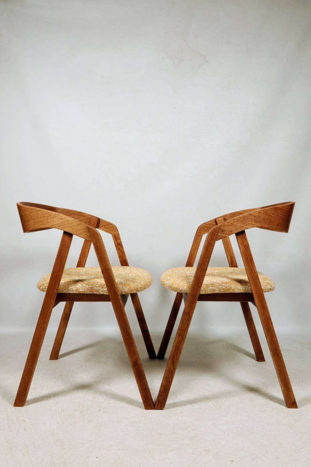 Oak wood Dining Chairs Yellow Vintage Upholstery, personalize option, HoReCa spaces