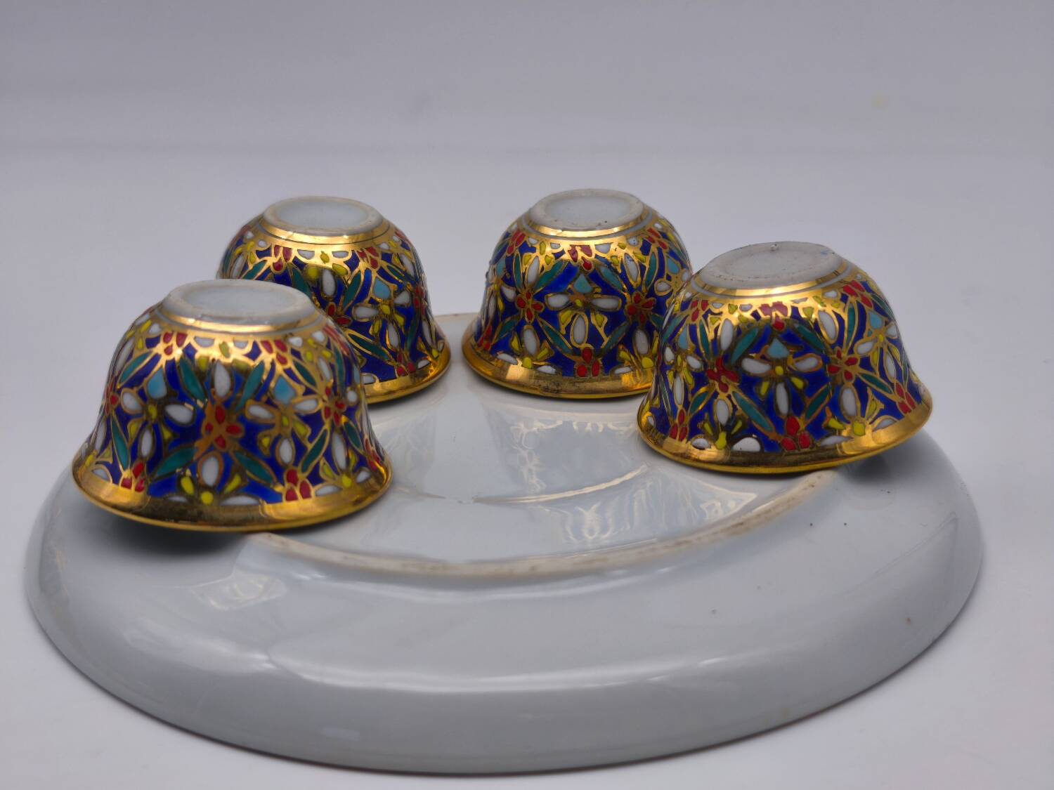 Miniature tea service in Benjarong style – Hand-painted porcelain