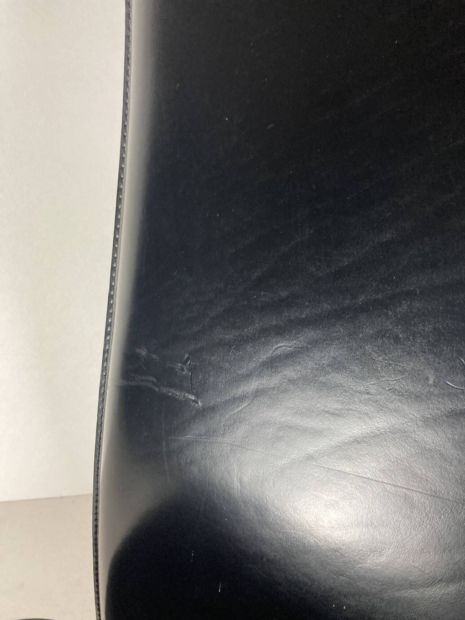 Post modern Memphis high back black leather stitched organic dining chairs, set of 6. Italy, 1980s