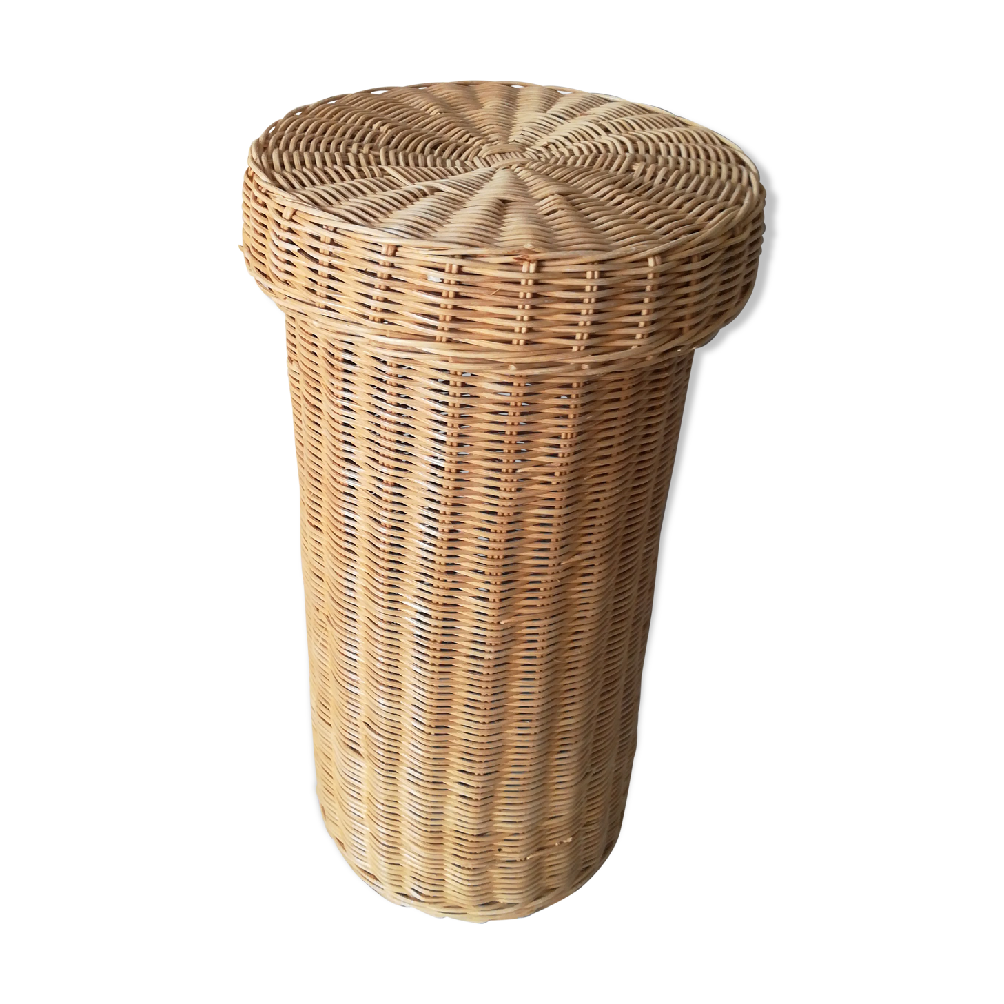Cylindrical storage basket