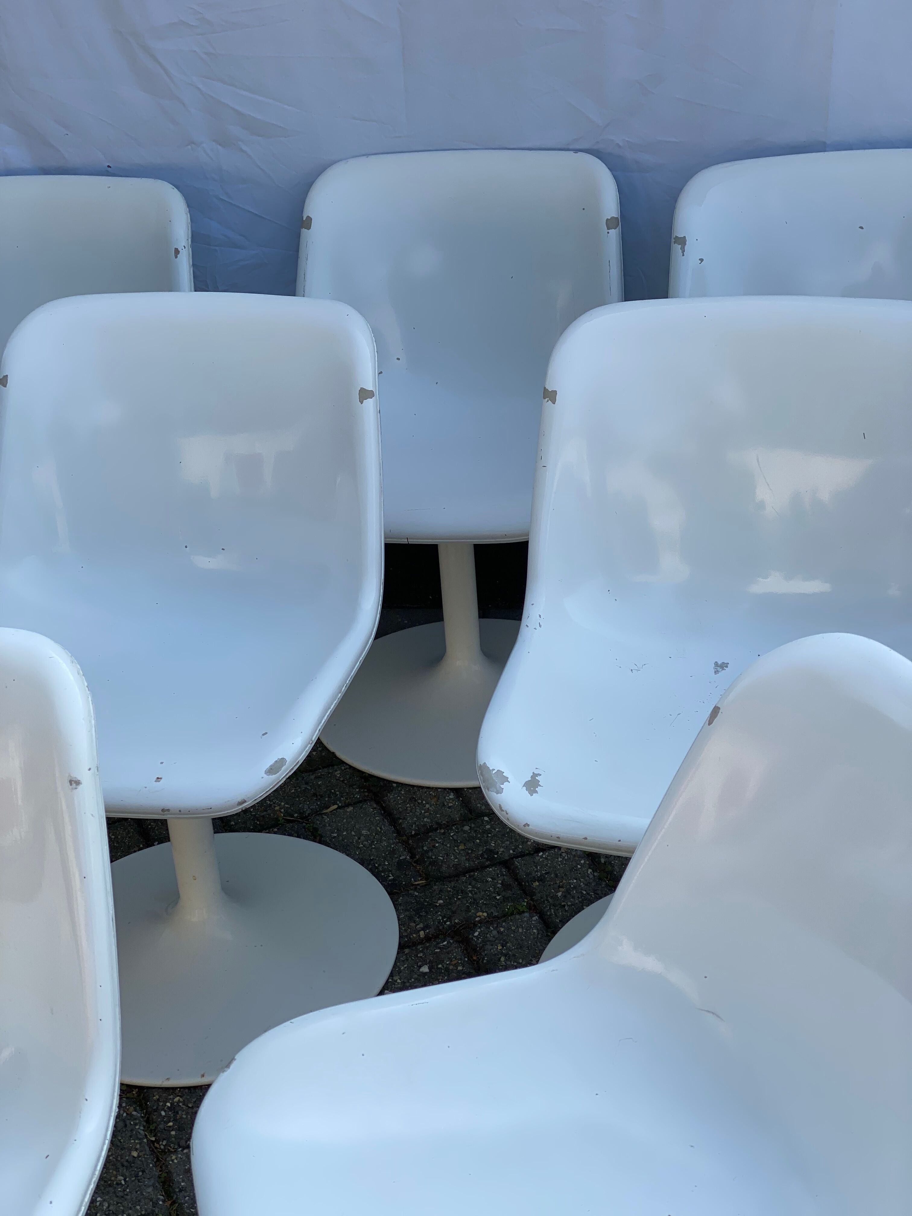 8 vintage Artifort tulip chairs
