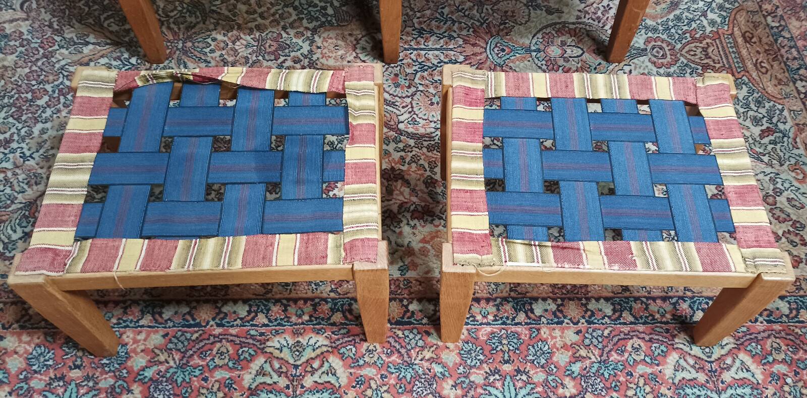 Banquette vintage 2 places et repose-pieds en chêne