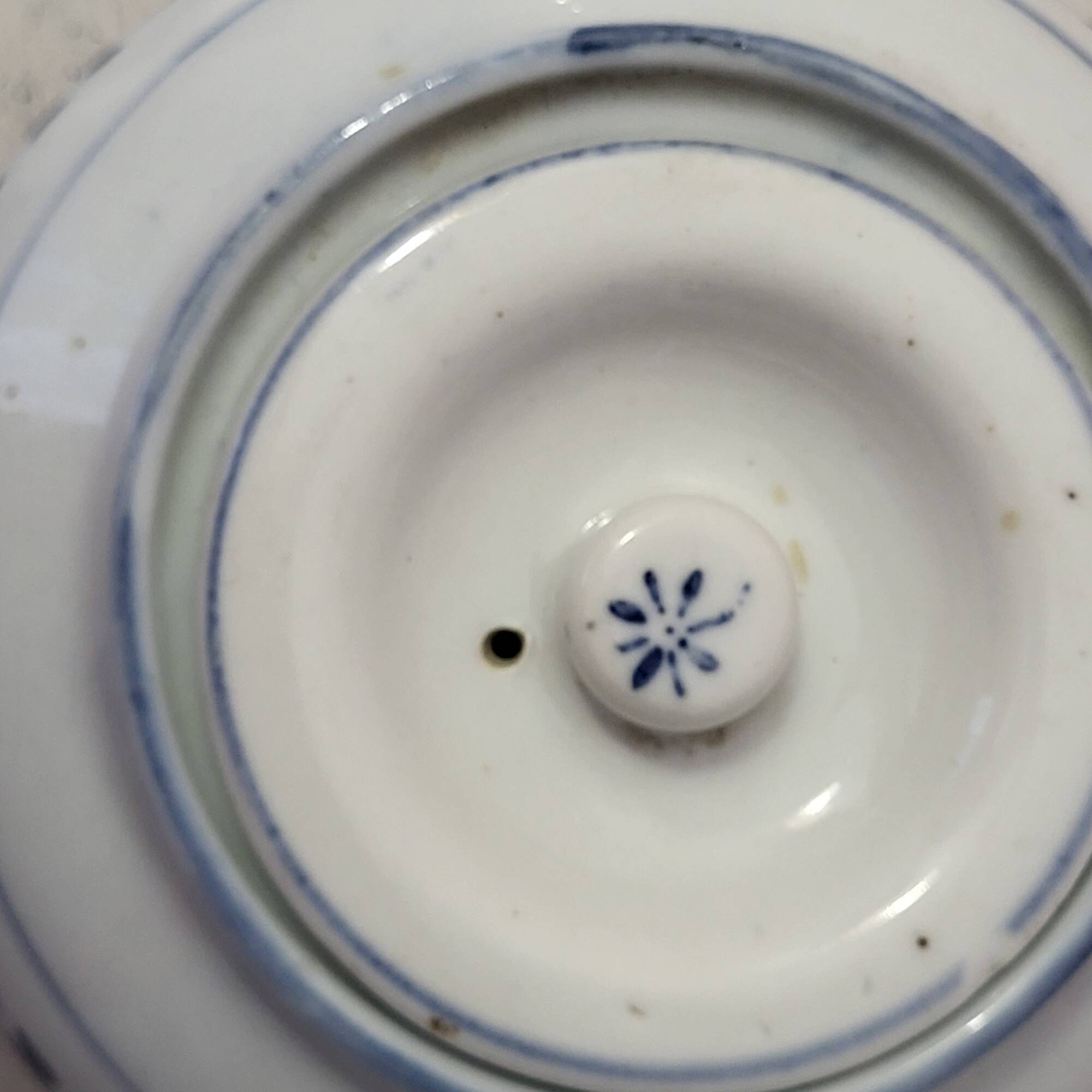 Antique white and blue Chinese porcelain teapot – floral decoration