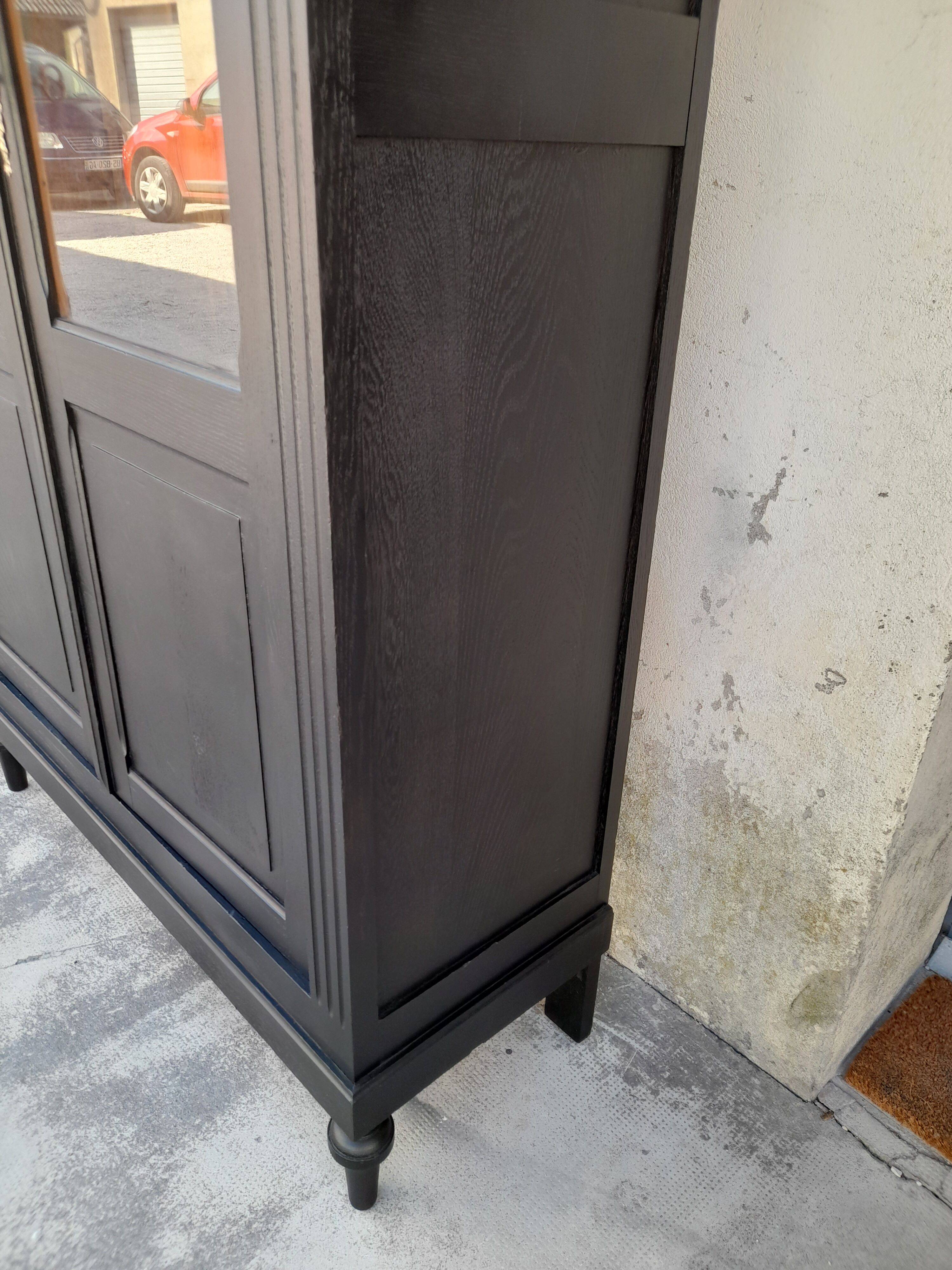 Parisian showcase in black patinated oak