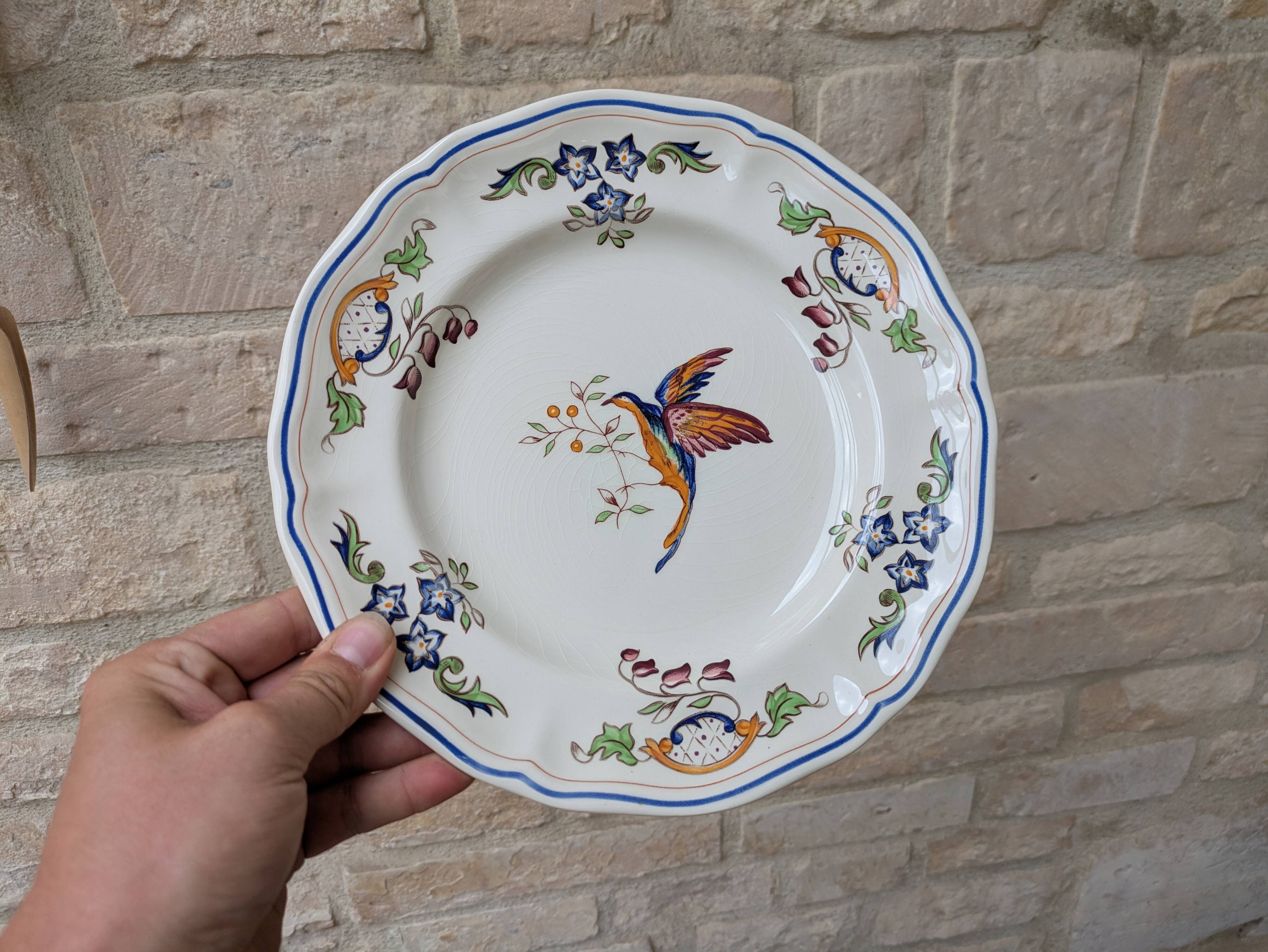 Vintage Longchamp plate handmade with bird and flower decoration, 25.5cm.