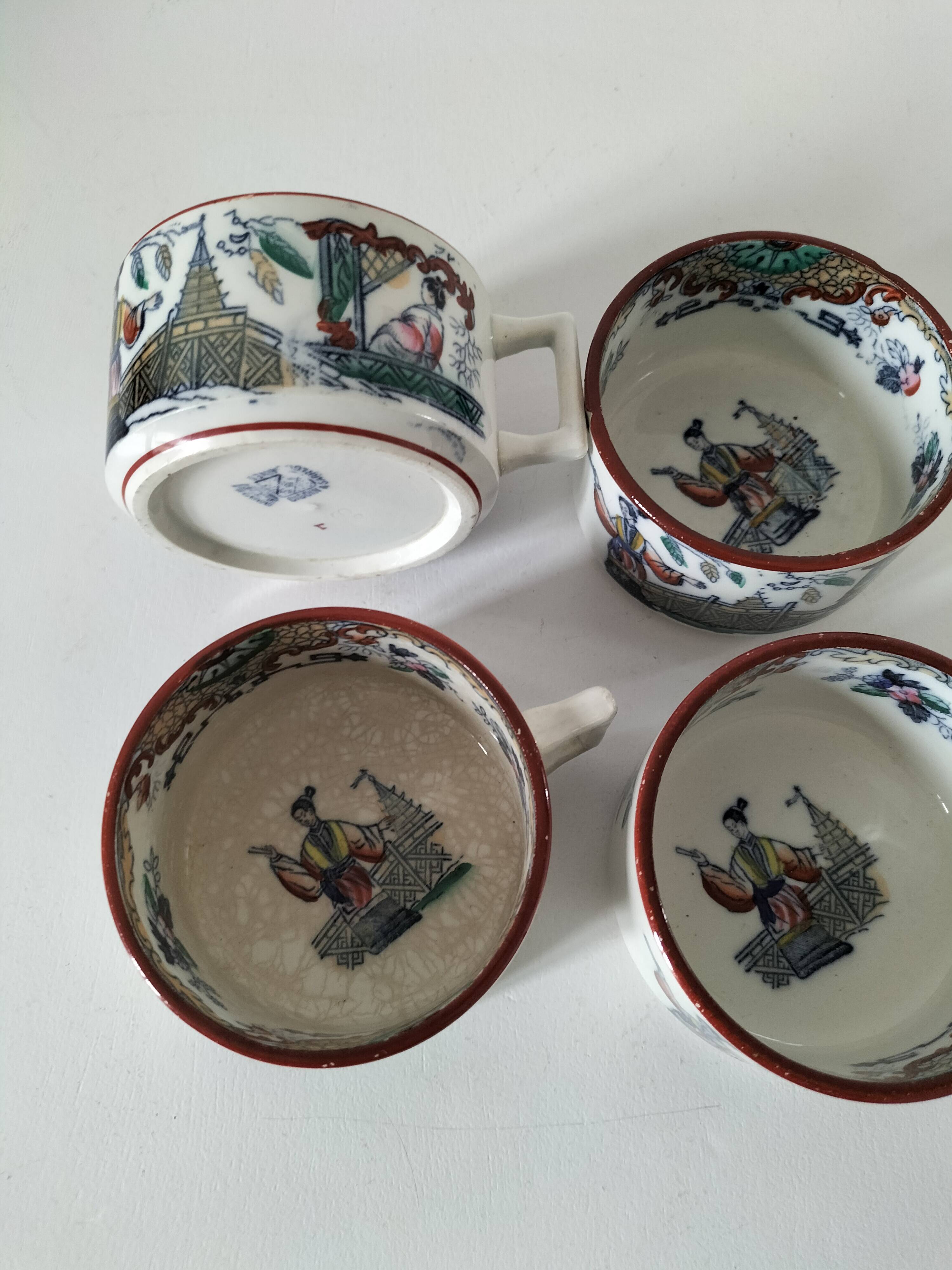Ensemble de 4 tasses à bouillon Digoin & Sarreguemines, décor Timor