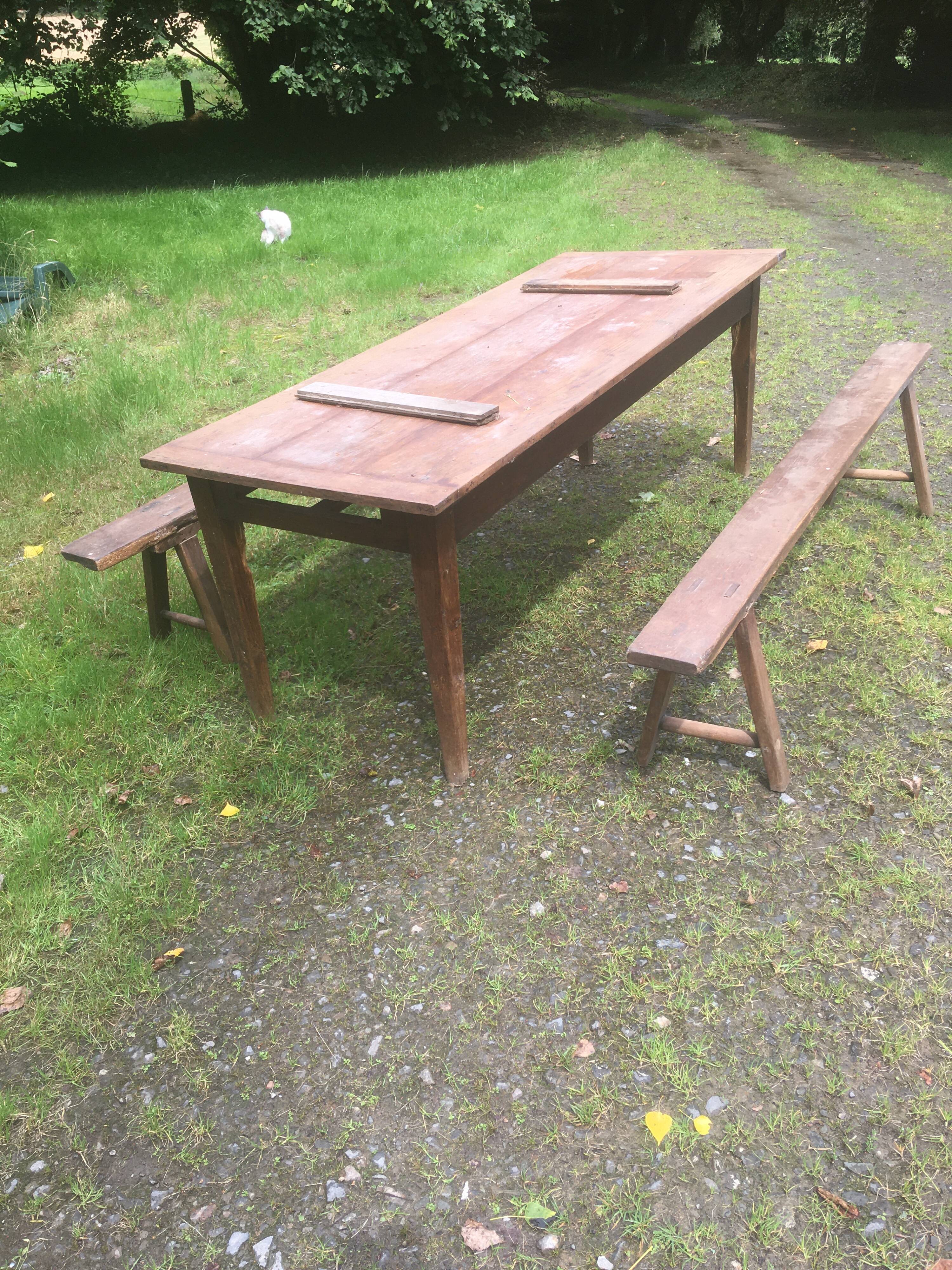Table farm old spindle feet