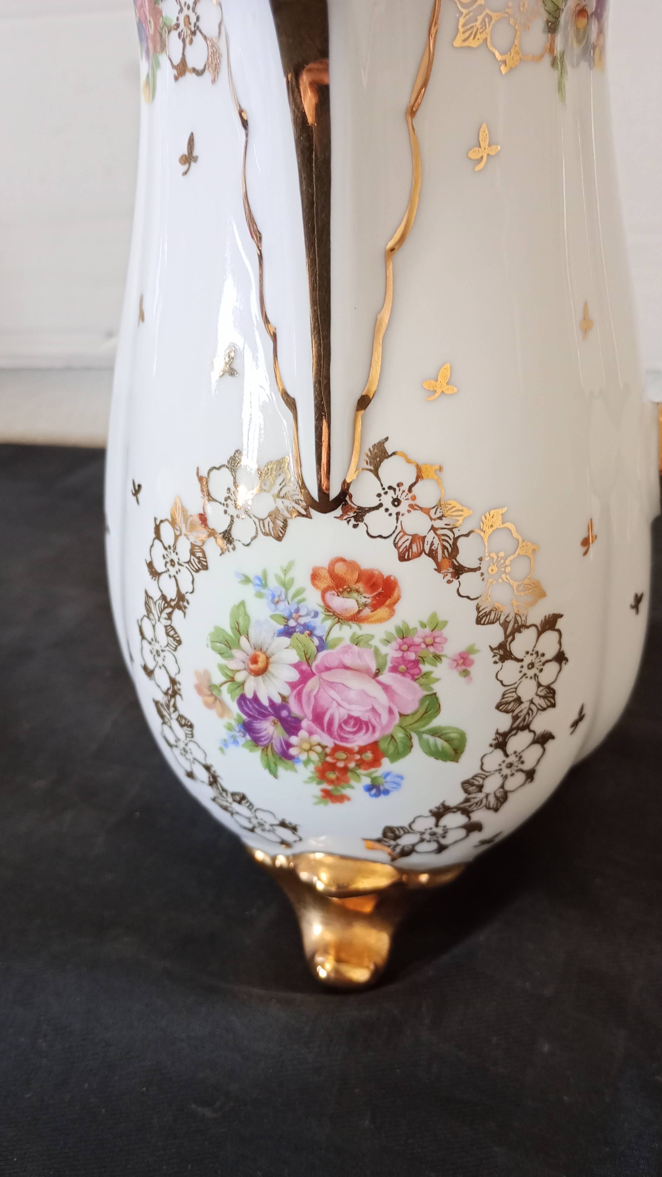 Porcelain chocolate maker