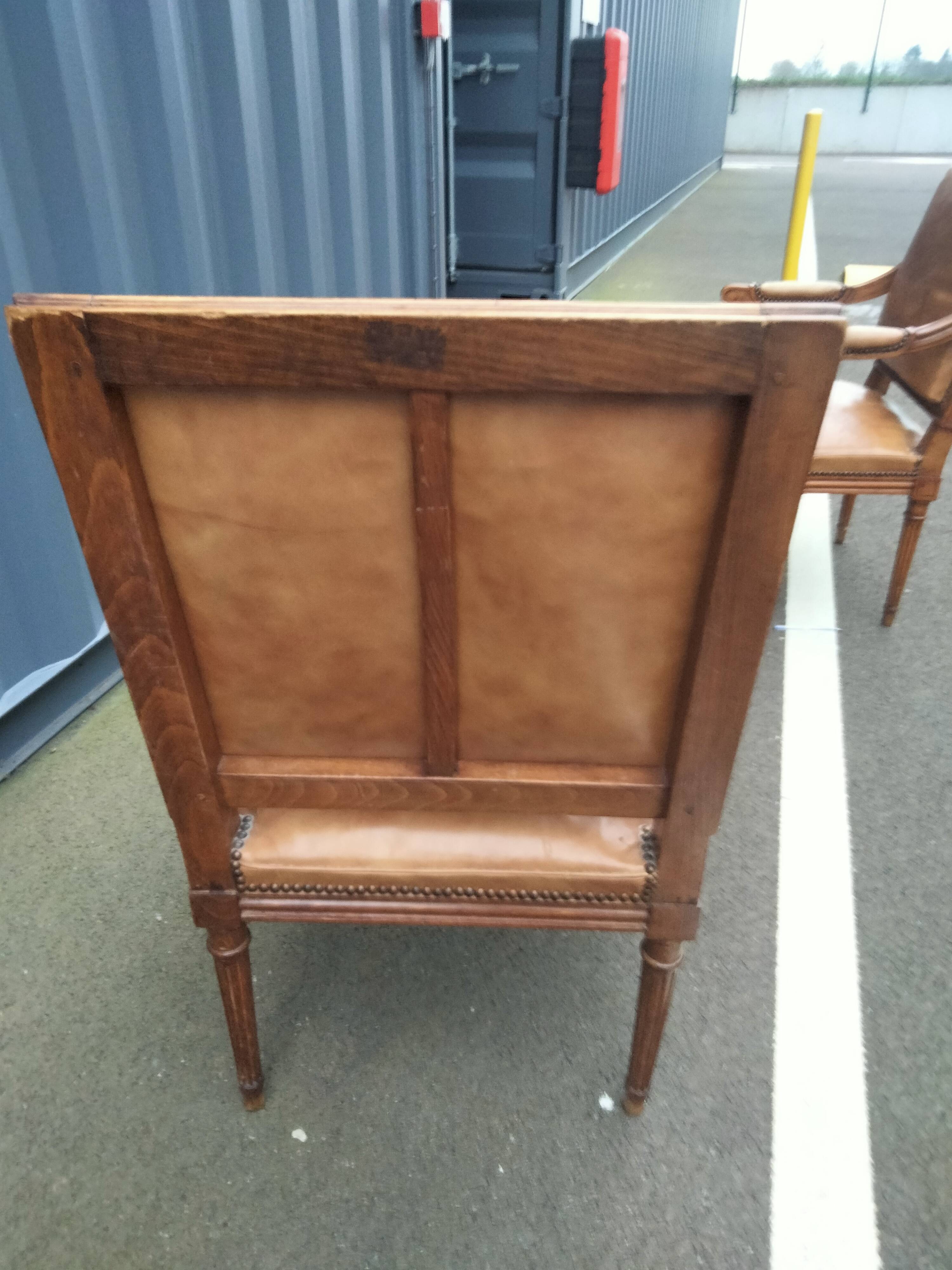 Paire de fauteuils anciens style Louis XVl